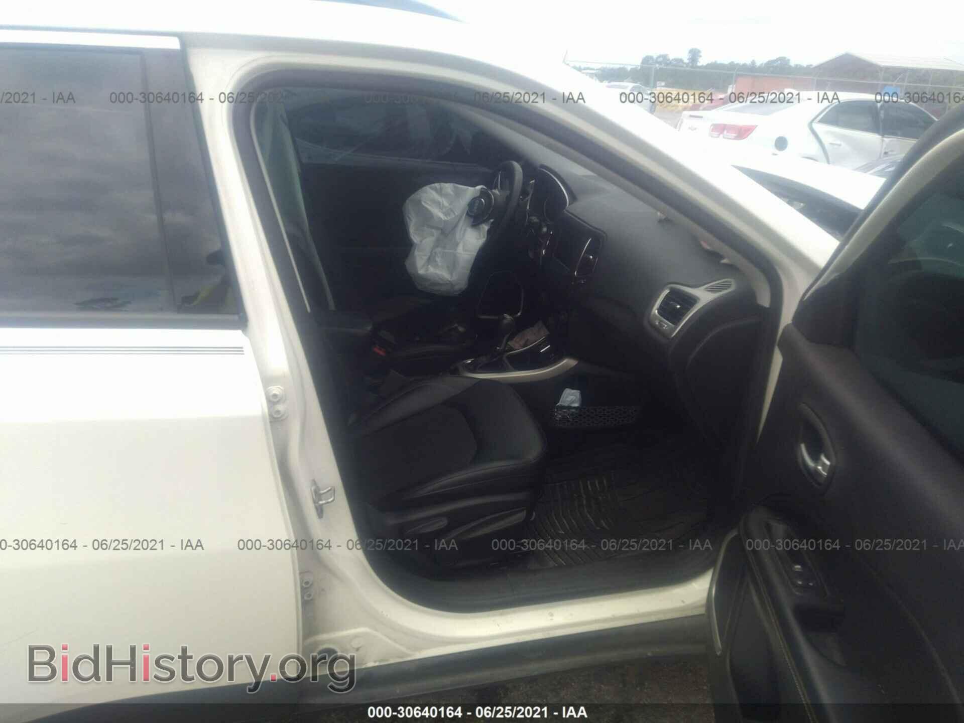 2019 JEEP COMPASS - VIN: 3C4NJCBB0KT637561 - Фото 5