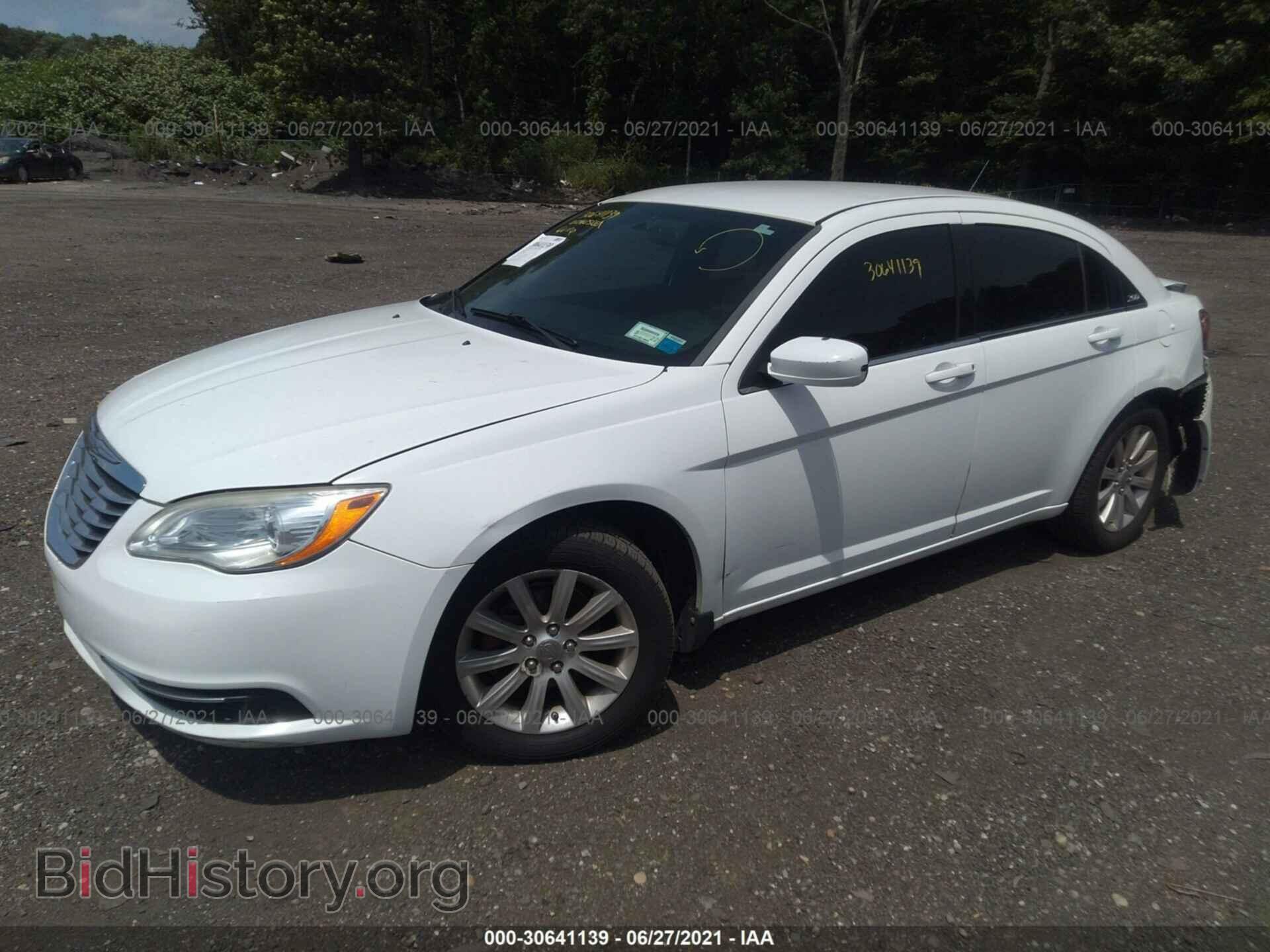 2011 CHRYSLER 200 - VIN: 1C3BC1FB0BN575806 - Фото 2