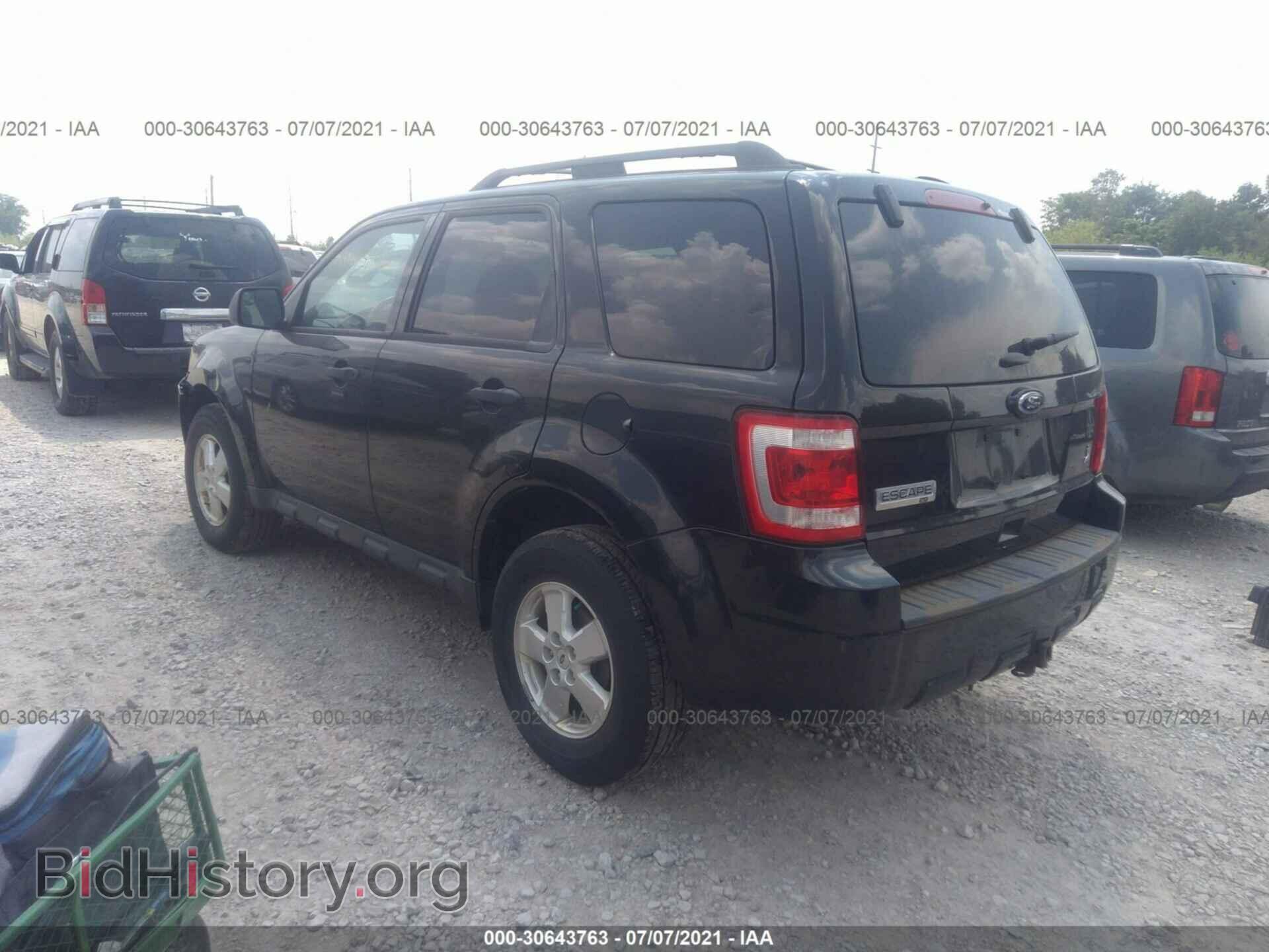 2011 FORD ESCAPE - VIN: 1FMCU0DG5BKA37623 - Фото 3