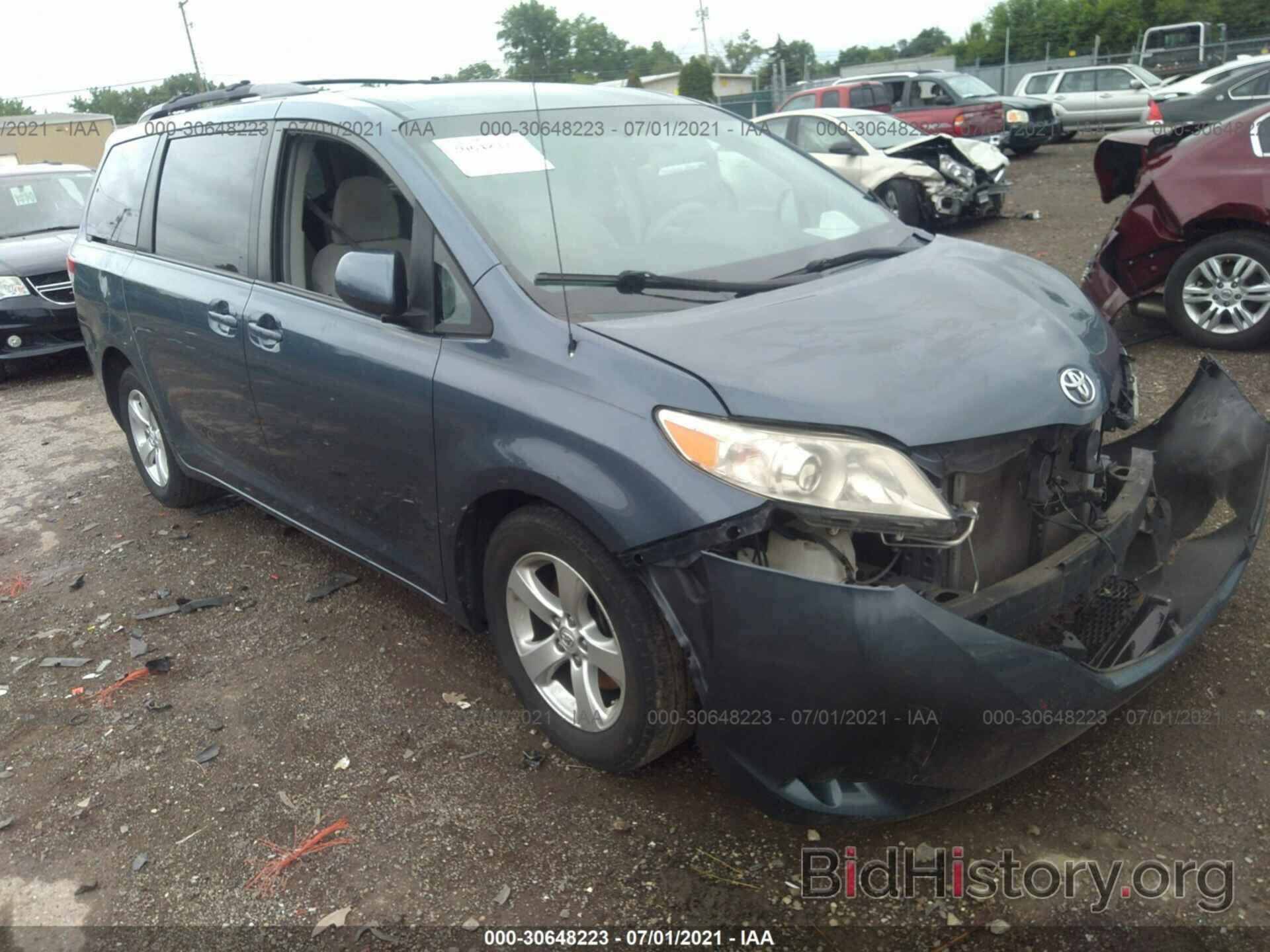 Фотография 5TDKK3DC6DS405405 - TOYOTA SIENNA 2013