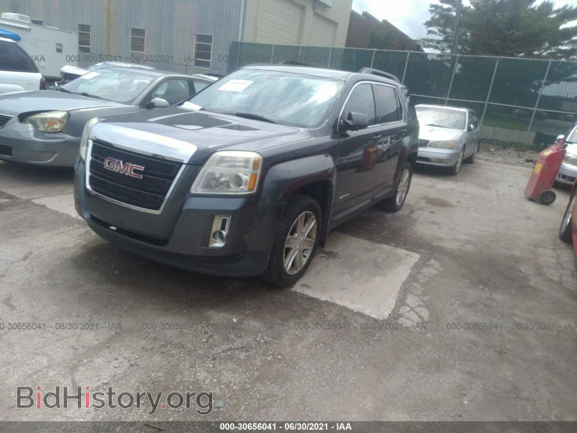 2011 GMC TERRAIN - VIN: 2CTALSEC7B6424705 - Photo 2