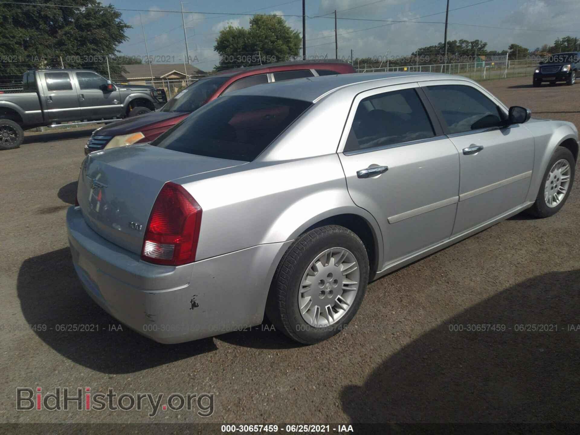 2006 CHRYSLER 300 - VIN: 2C3KA43R16H168987 - Фото 4
