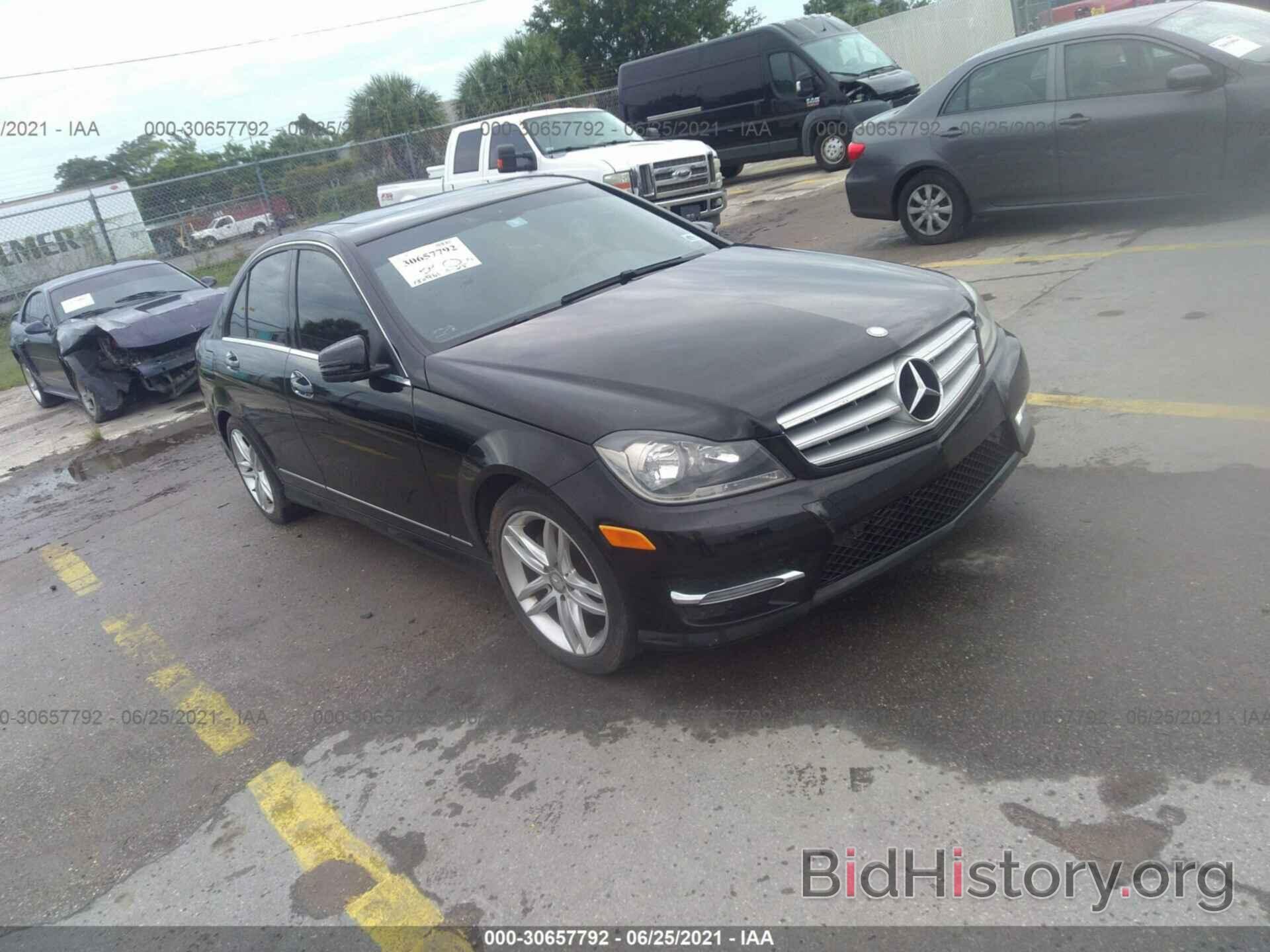 Photo WDDGF4HB9DA826071 - MERCEDES-BENZ C-CLASS 2013