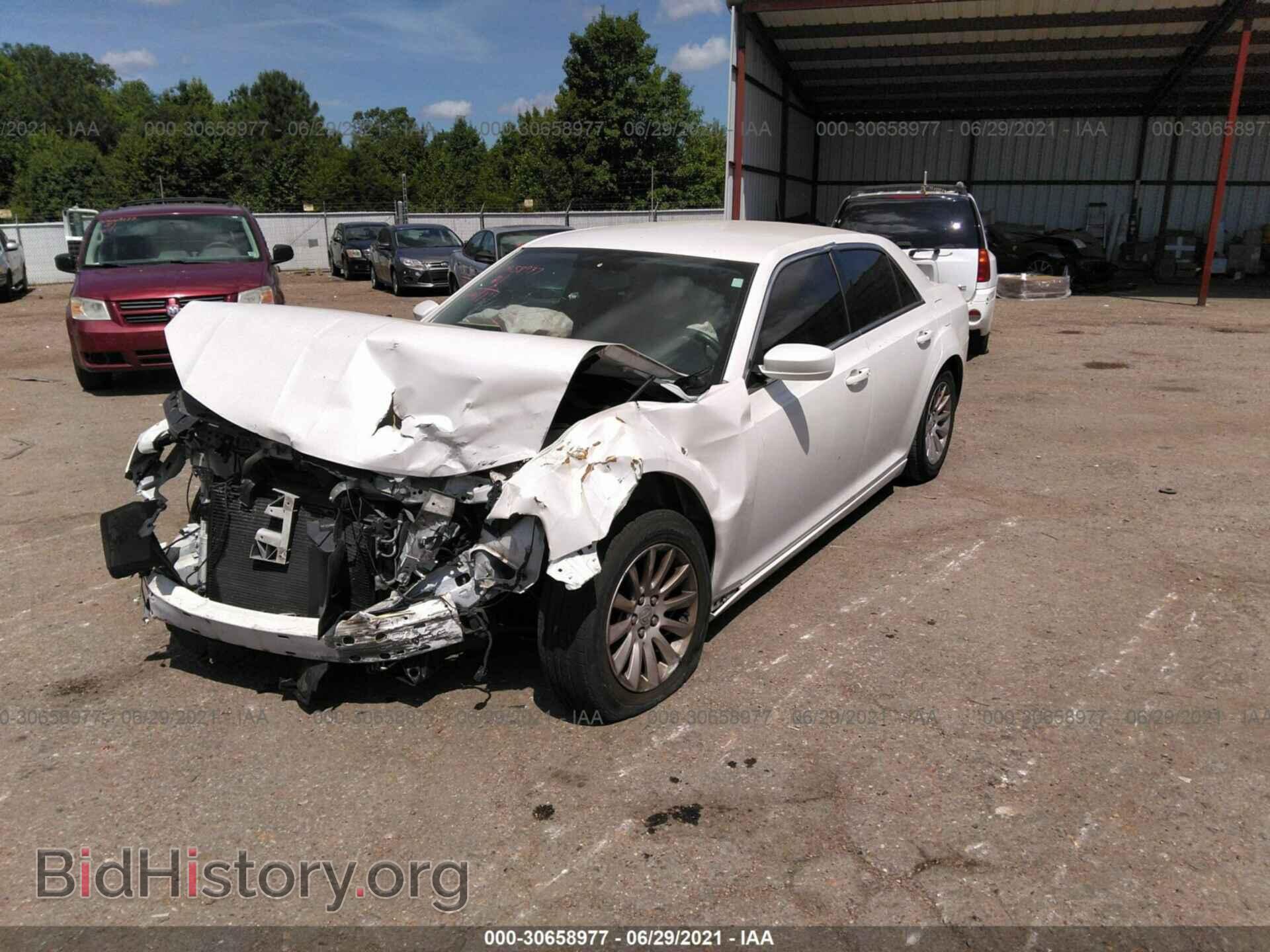 2011 CHRYSLER 300 - VIN: 2C3CA4CG7BH529524 - Фото 2