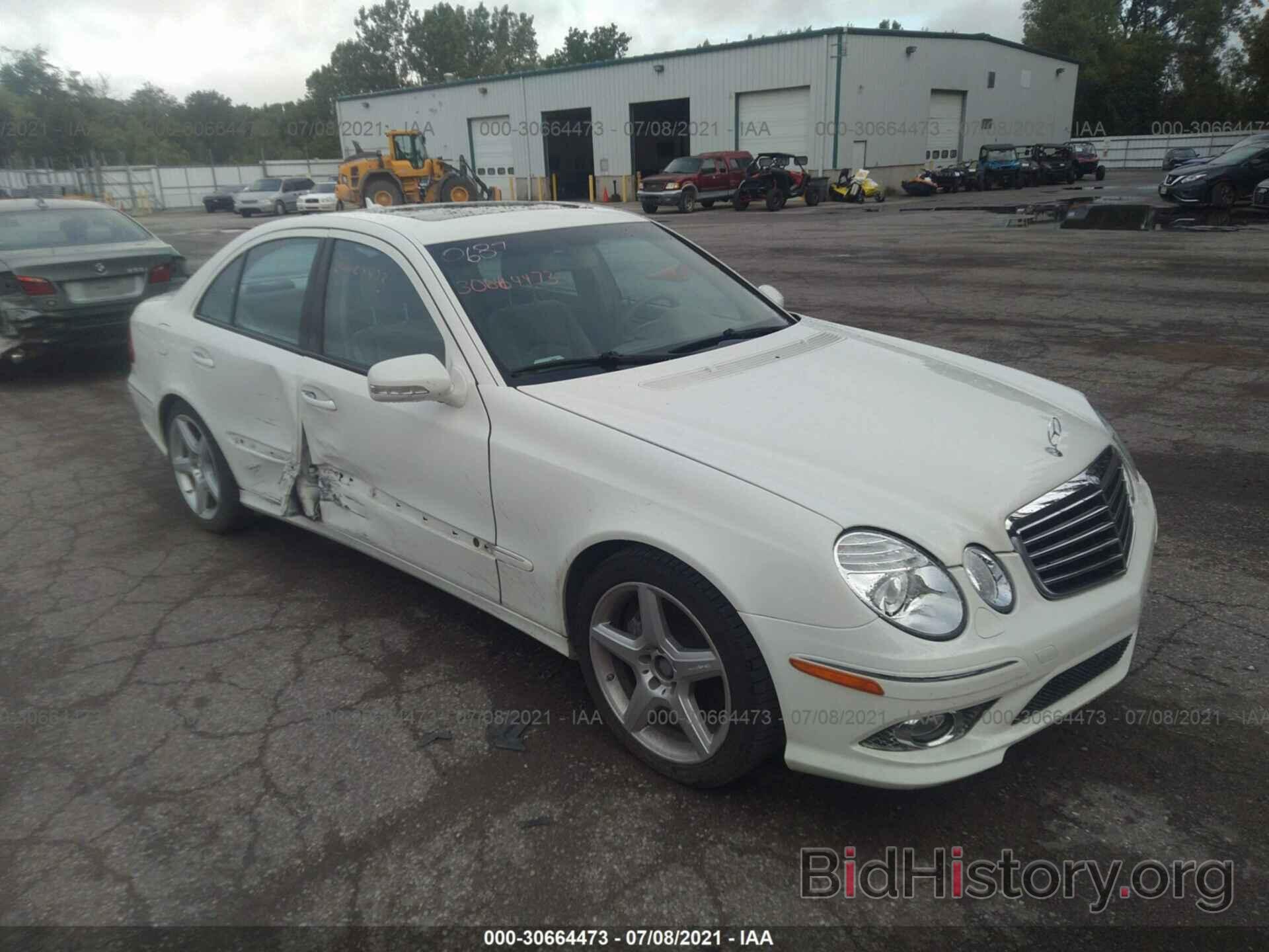 Photo WDBUF56X39B371610 - MERCEDES-BENZ E-CLASS 2009