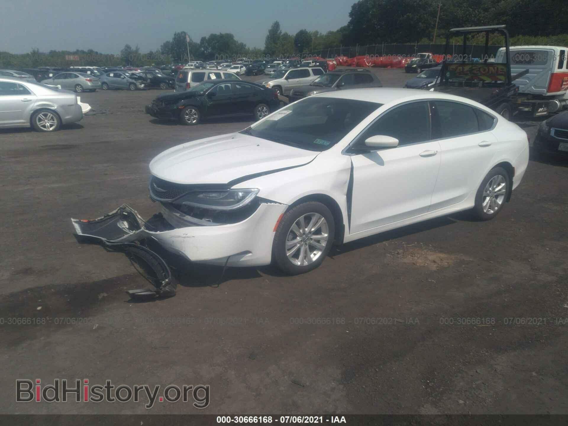 2015 CHRYSLER 200 - VIN: 1C3CCCABXFN753945 - Фото 2
