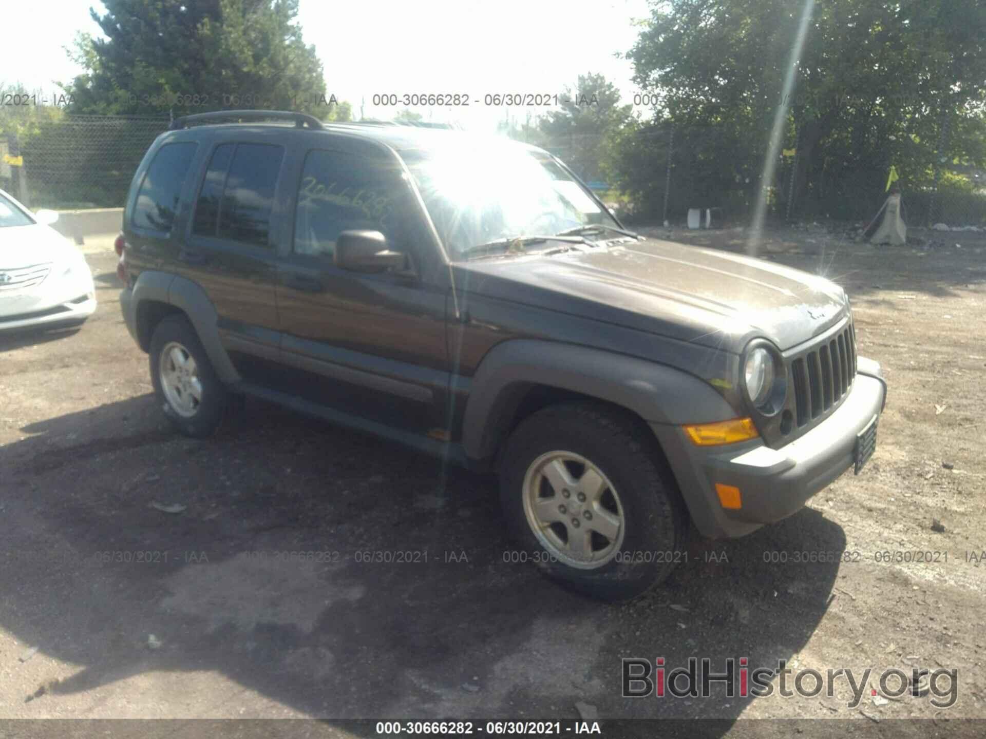 Photo 1J8GL48K56W289393 - JEEP LIBERTY 2006