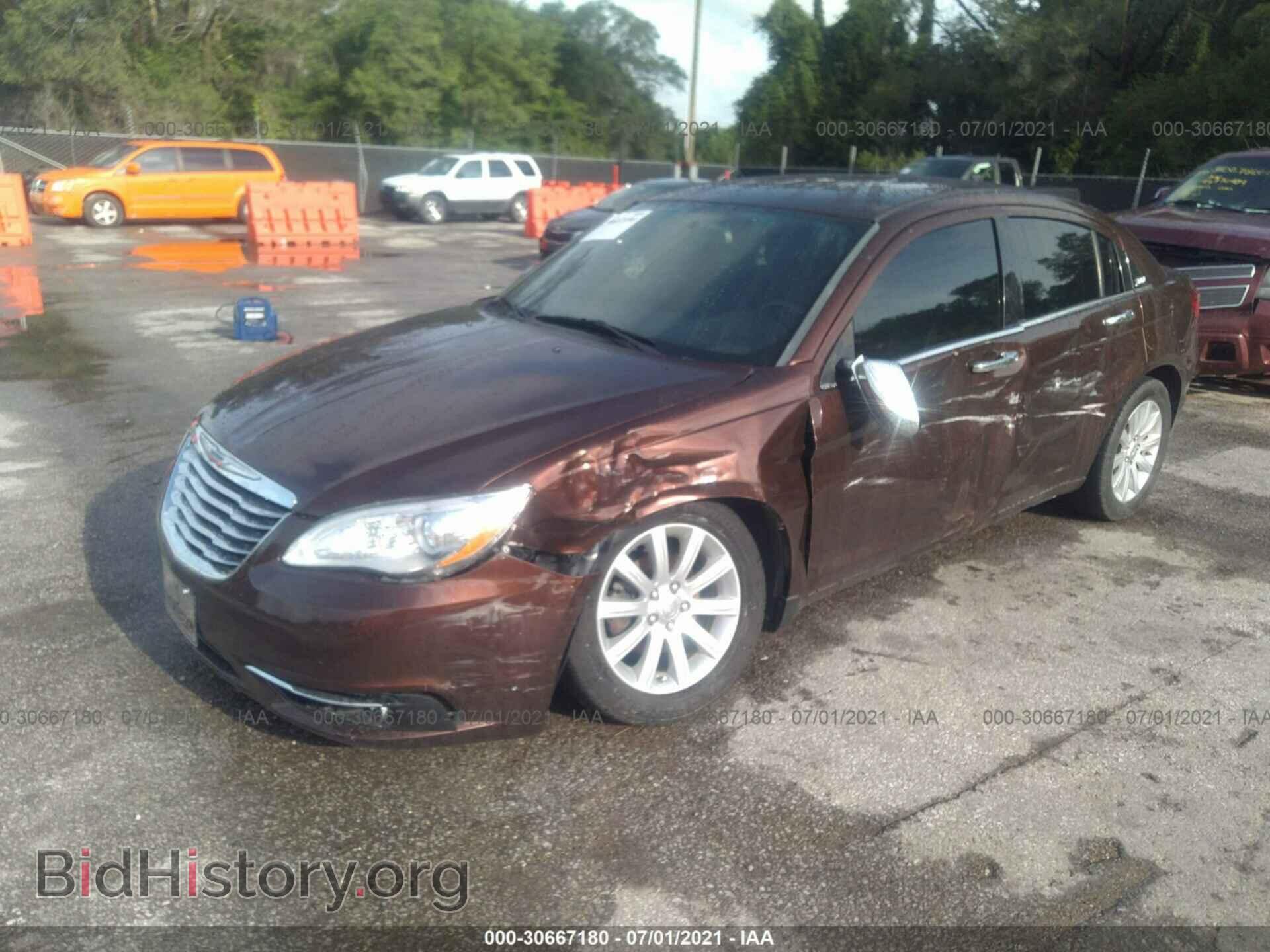 2013 CHRYSLER 200 - VIN: 1C3CCBCG5DN514819 - Фото 2