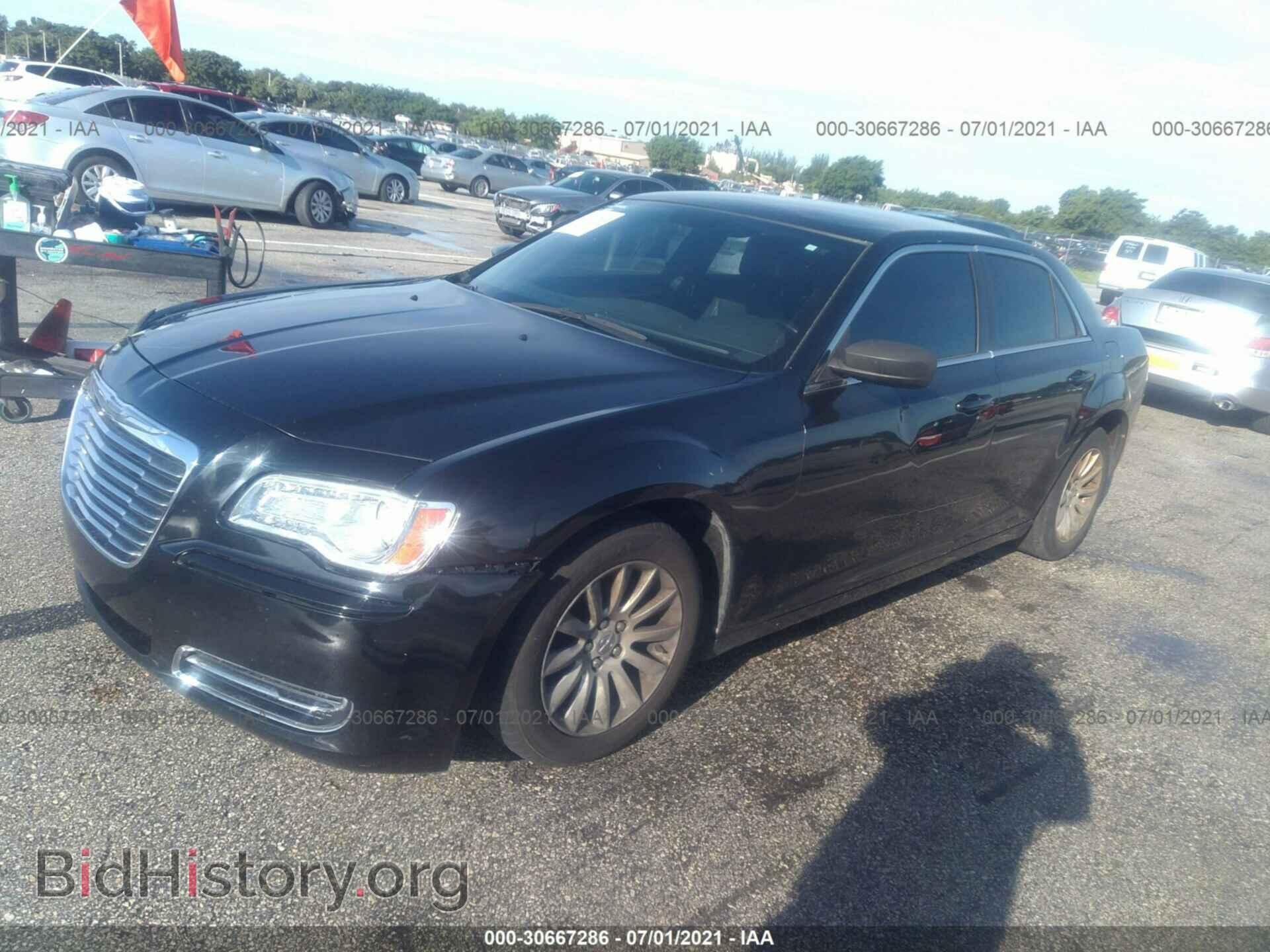 2014 CHRYSLER 300 - VIN: 2C3CCAAG6EH375680 - Фото 2