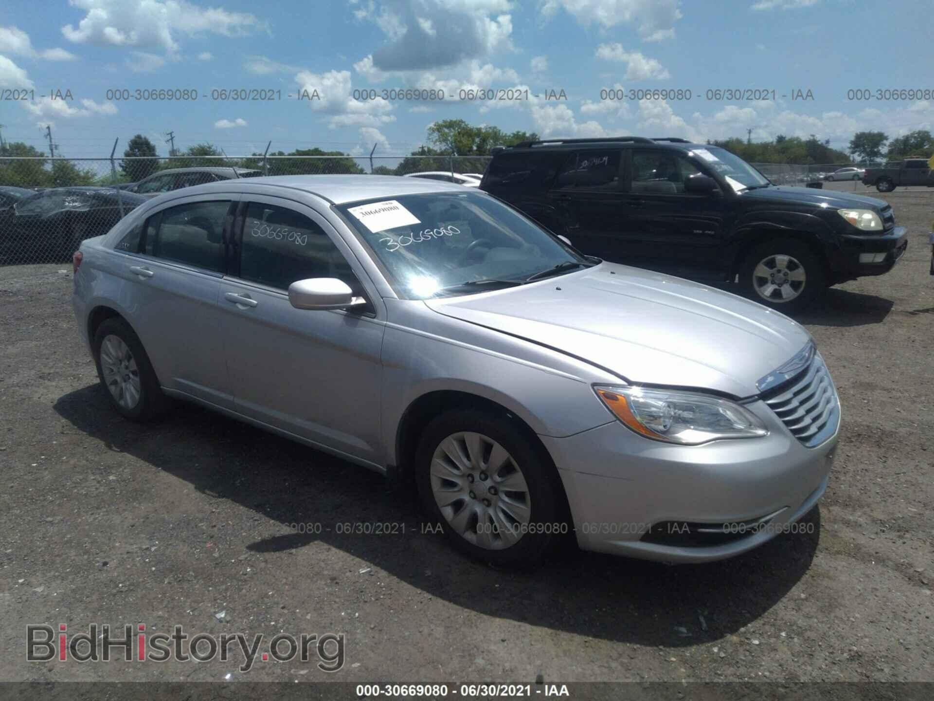 Photo 1C3BC4FB0BN535453 - CHRYSLER 200 2011