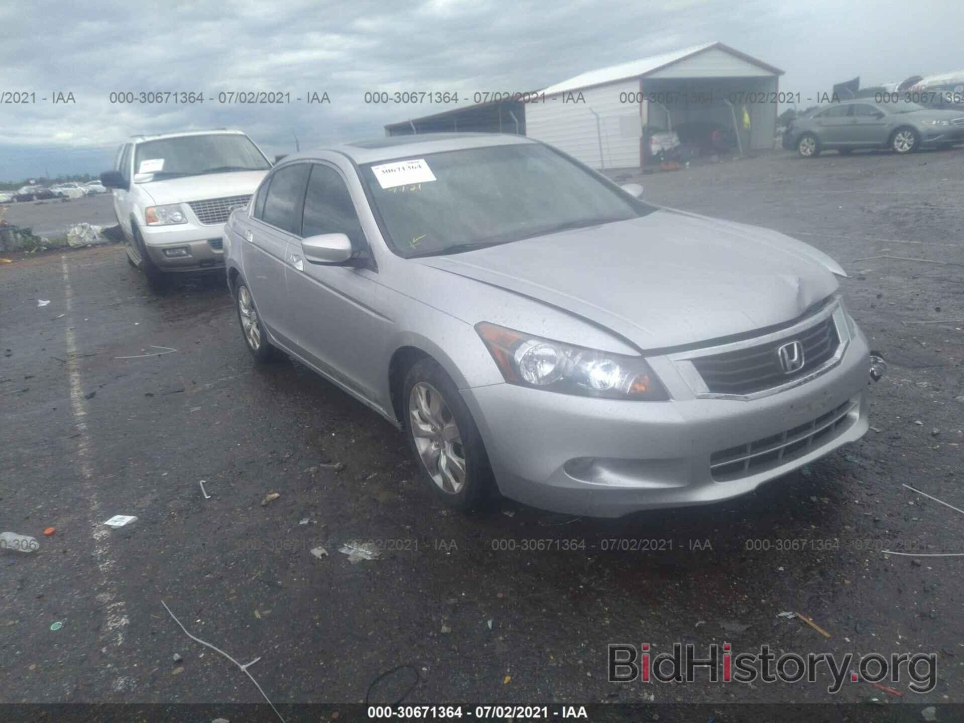 Photo 1HGCP3F84AA017985 - HONDA ACCORD SDN 2010