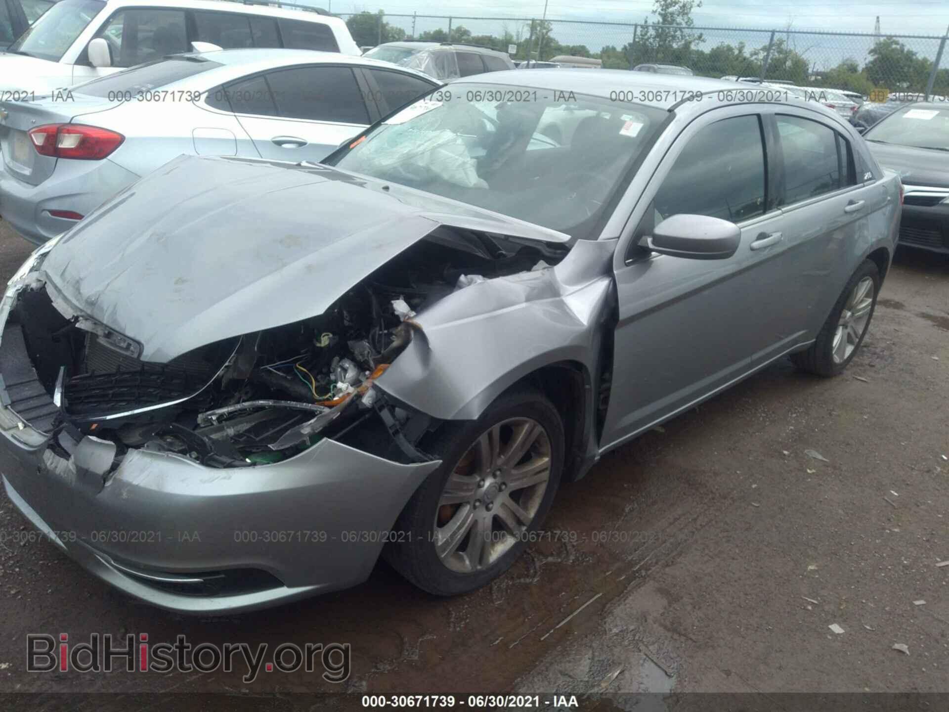 2013 CHRYSLER 200 - VIN: 1C3CCBBB6DN631766 - Фото 2