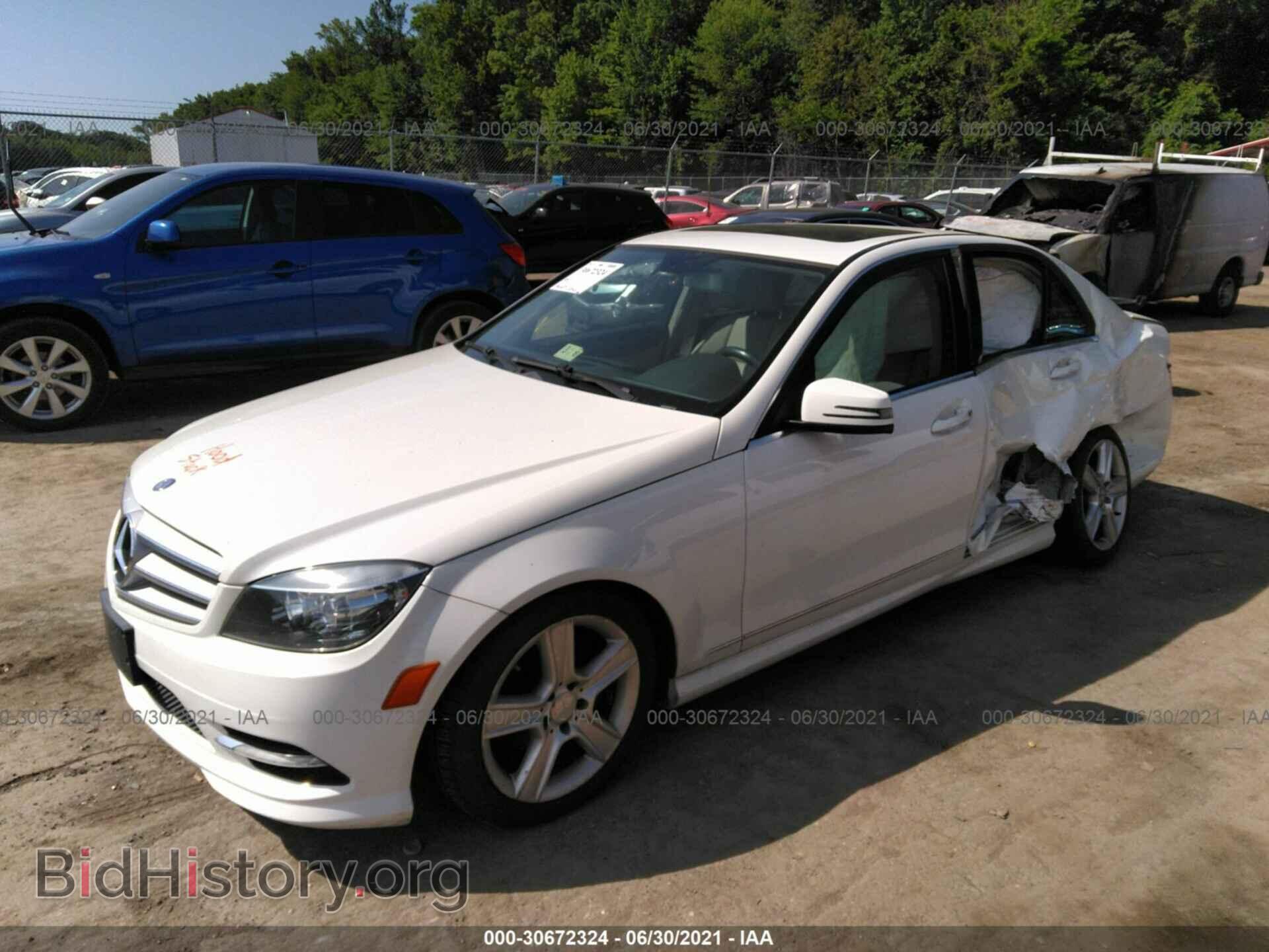 2011 MERCEDES-BENZ C-CLASS - VIN: WDDGF8BB3BR171548 - Фото 2