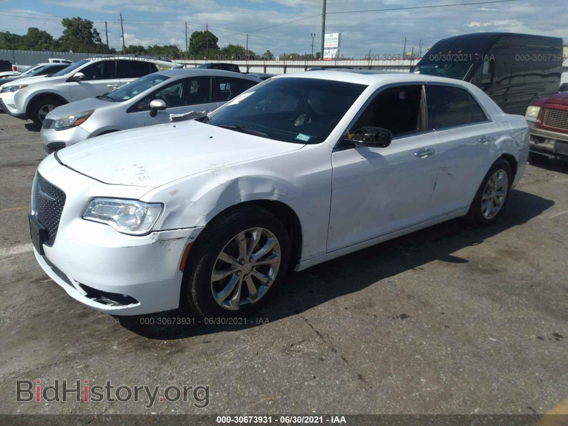 2015 CHRYSLER 300 - VIN: 2C3CCASG8FH873105 - Фото 2
