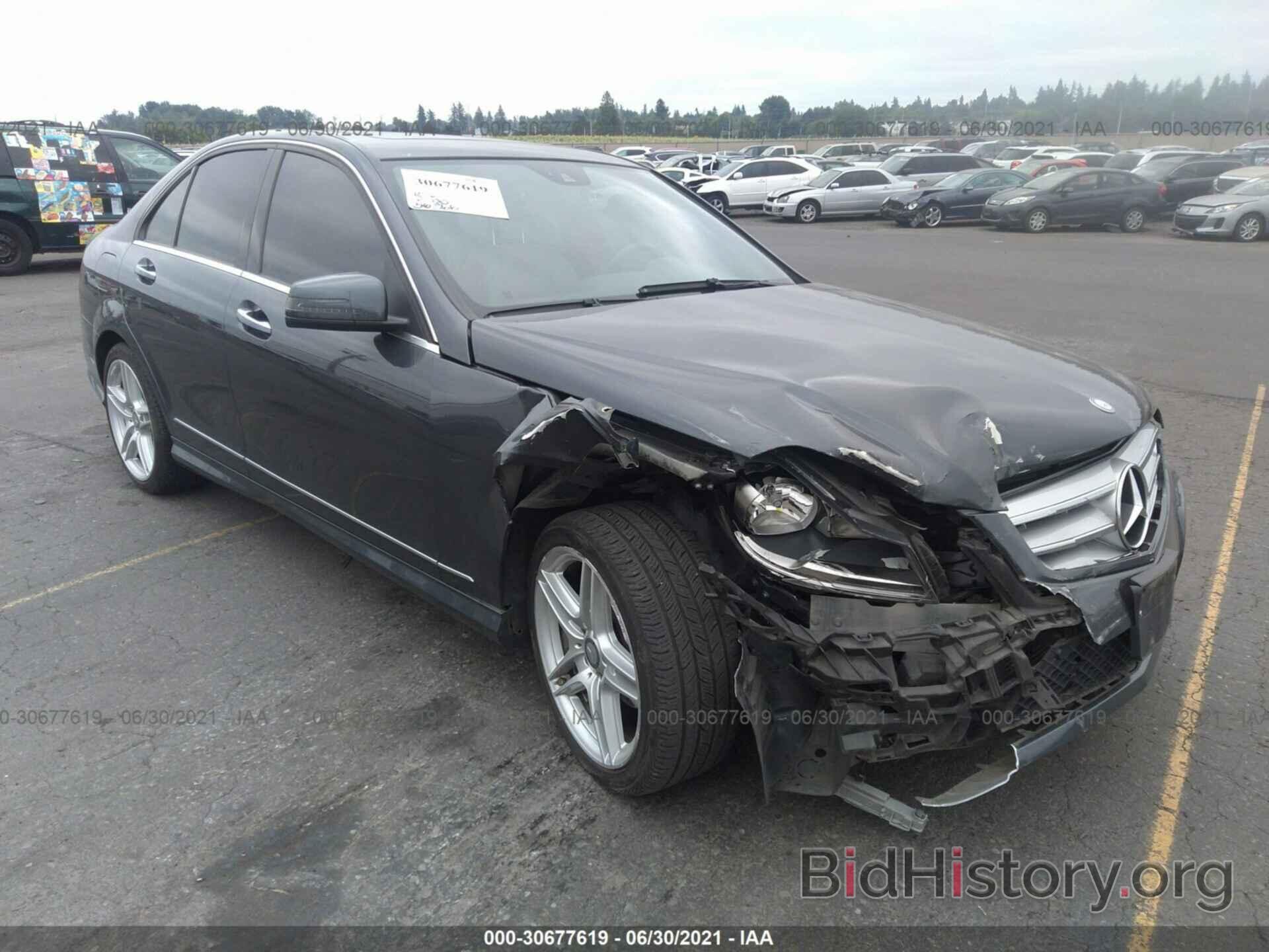 Photo WDDGF4HB6DR272344 - MERCEDES-BENZ C-CLASS 2013