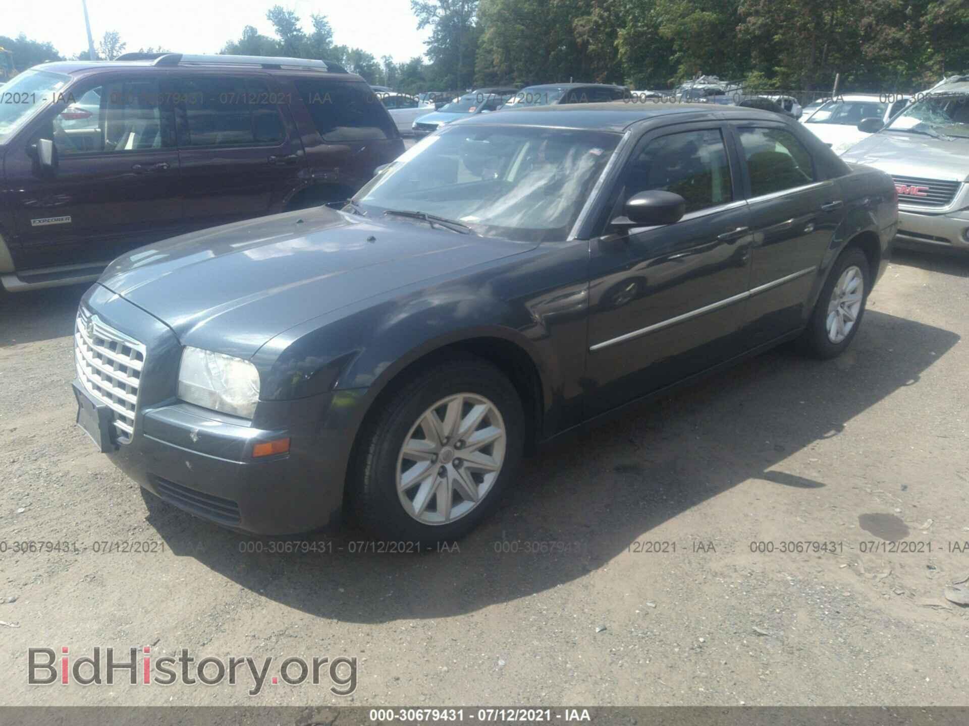 2008 CHRYSLER 300 - VIN: 2C3KA43R58H136238 - Фото 2