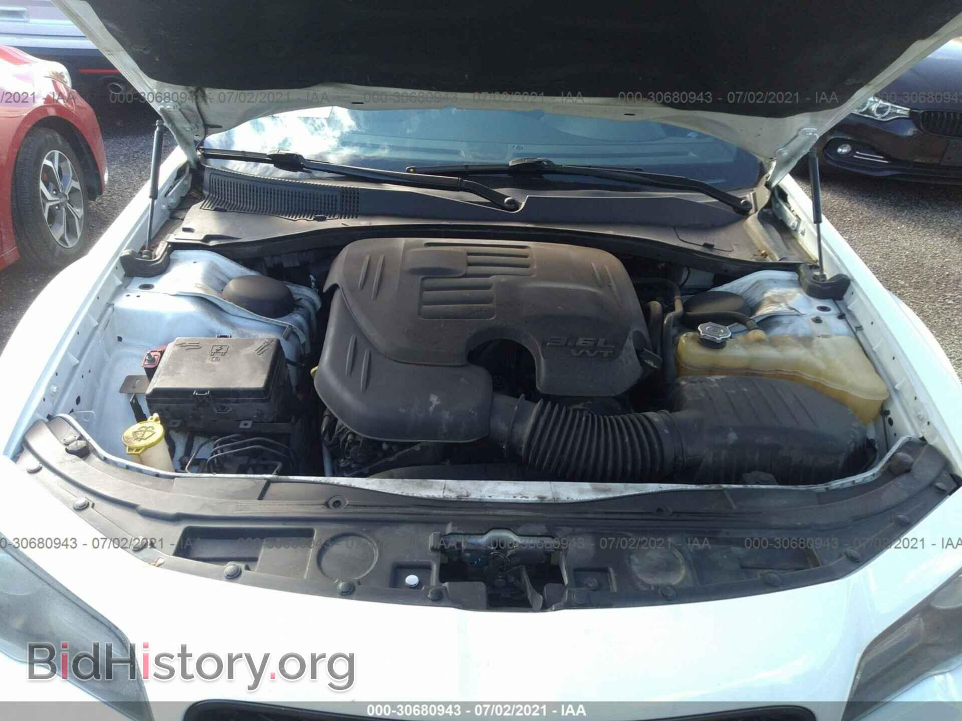 2016 CHRYSLER 300 - VIN: 2C3CCAGG9GH182840 - Фото 10