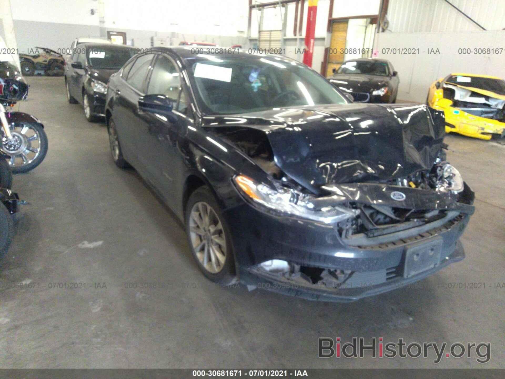 Photo 3FA6P0LU6HR285597 - FORD FUSION 2017