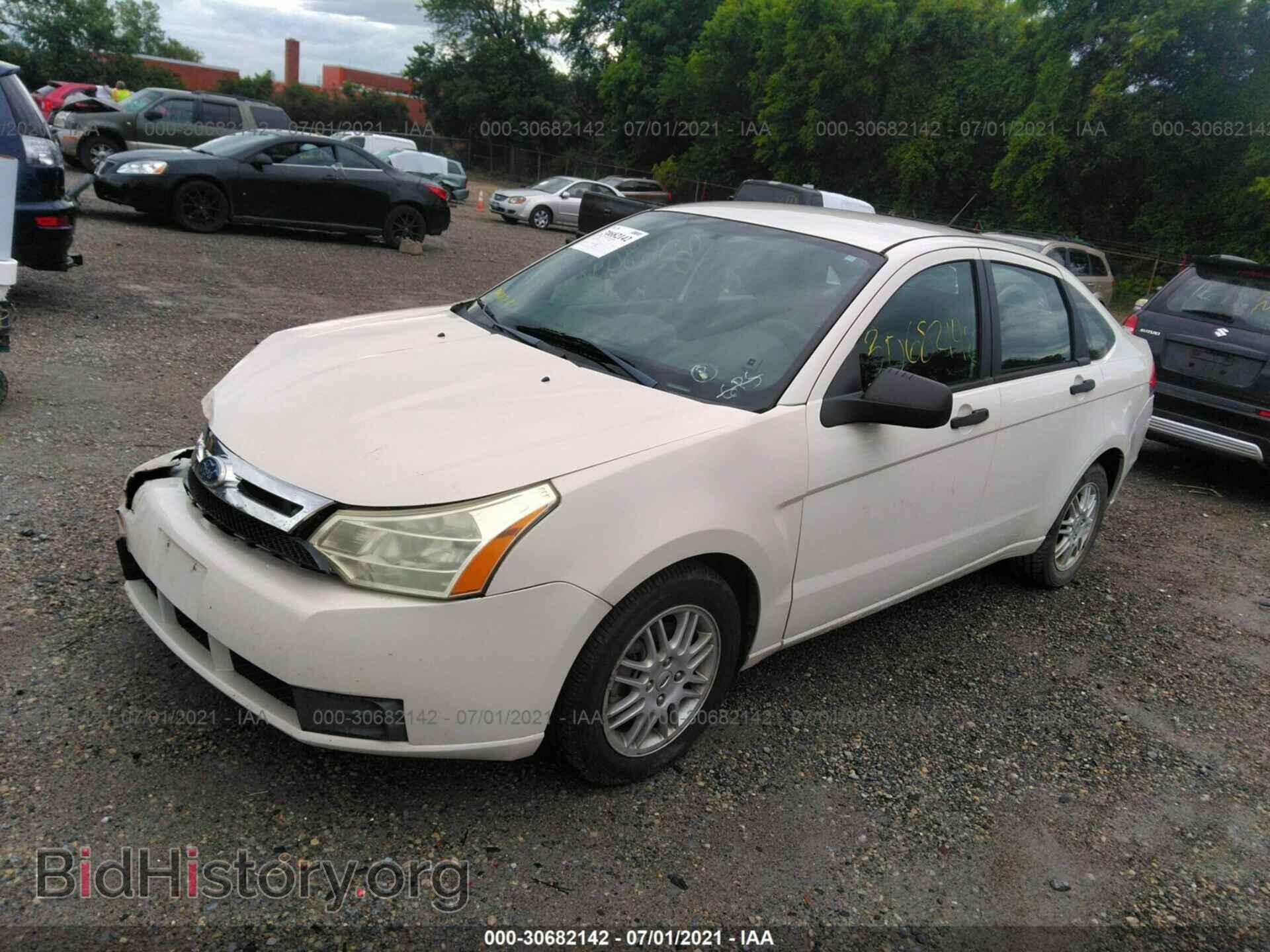 2011 FORD FOCUS - VIN: 1FAHP3FN6BW104310 - Фото 2