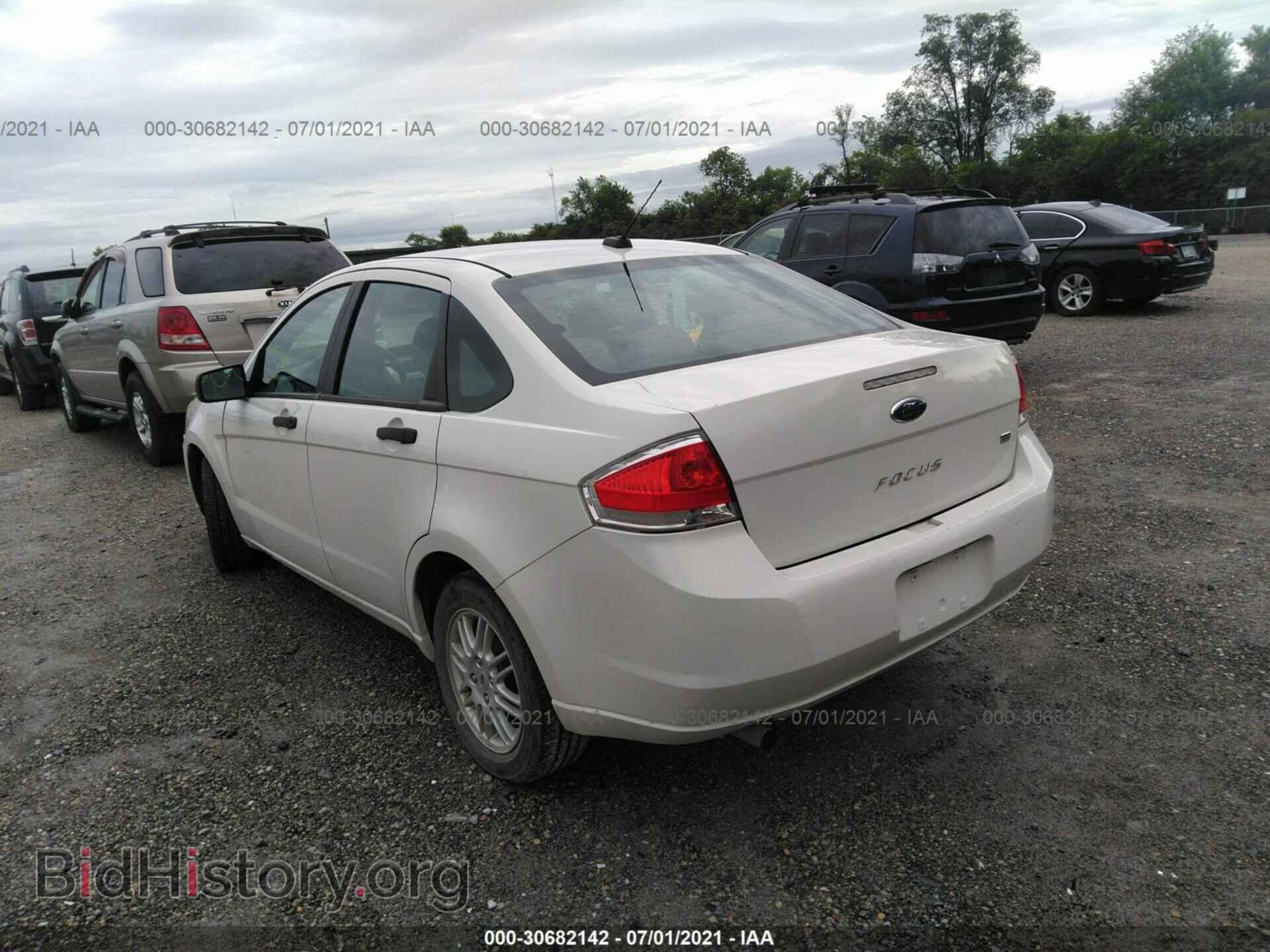 2011 FORD FOCUS - VIN: 1FAHP3FN6BW104310 - Фото 3