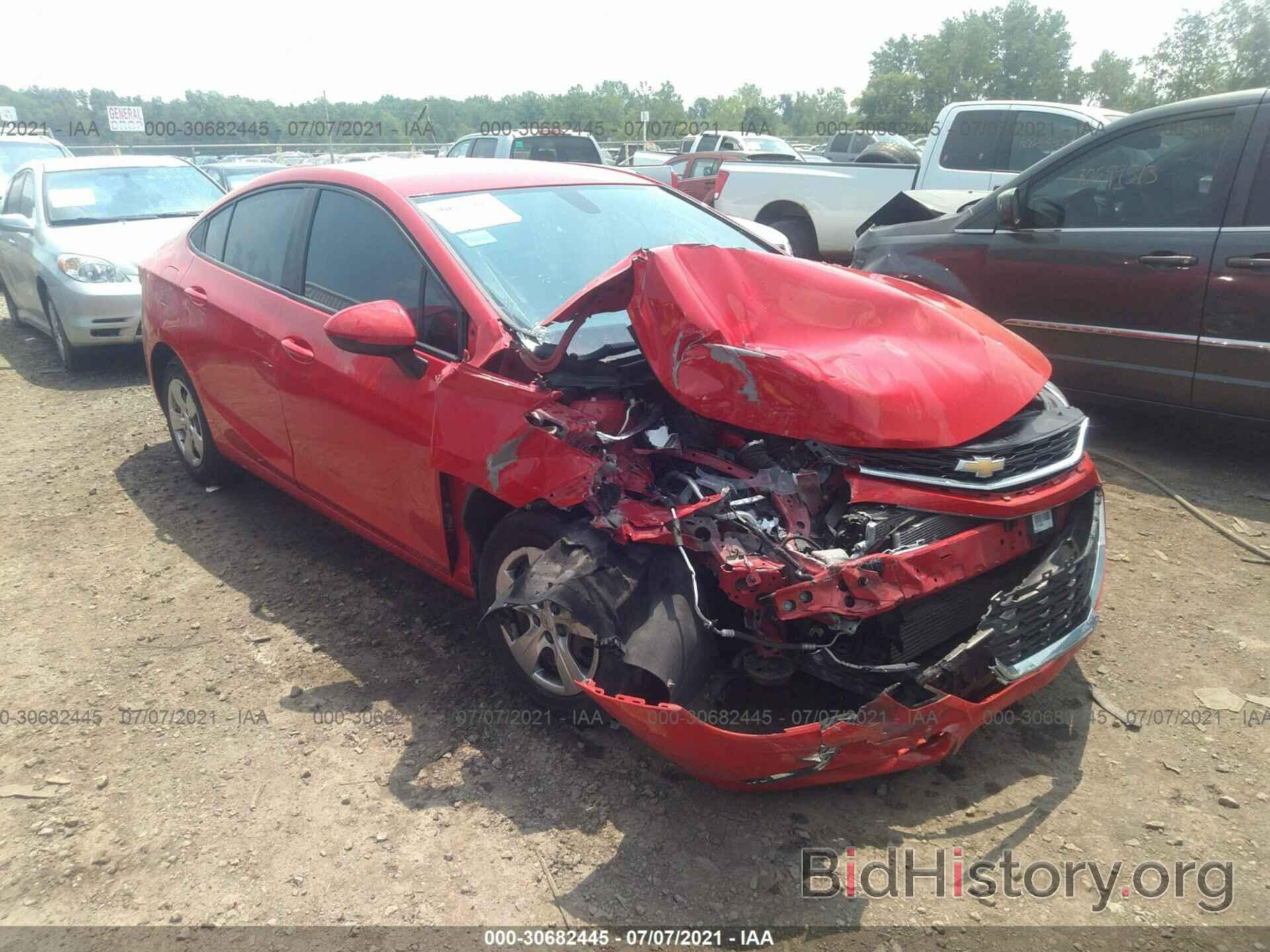 Photo 1G1BC5SM2H7110735 - CHEVROLET CRUZE 2017