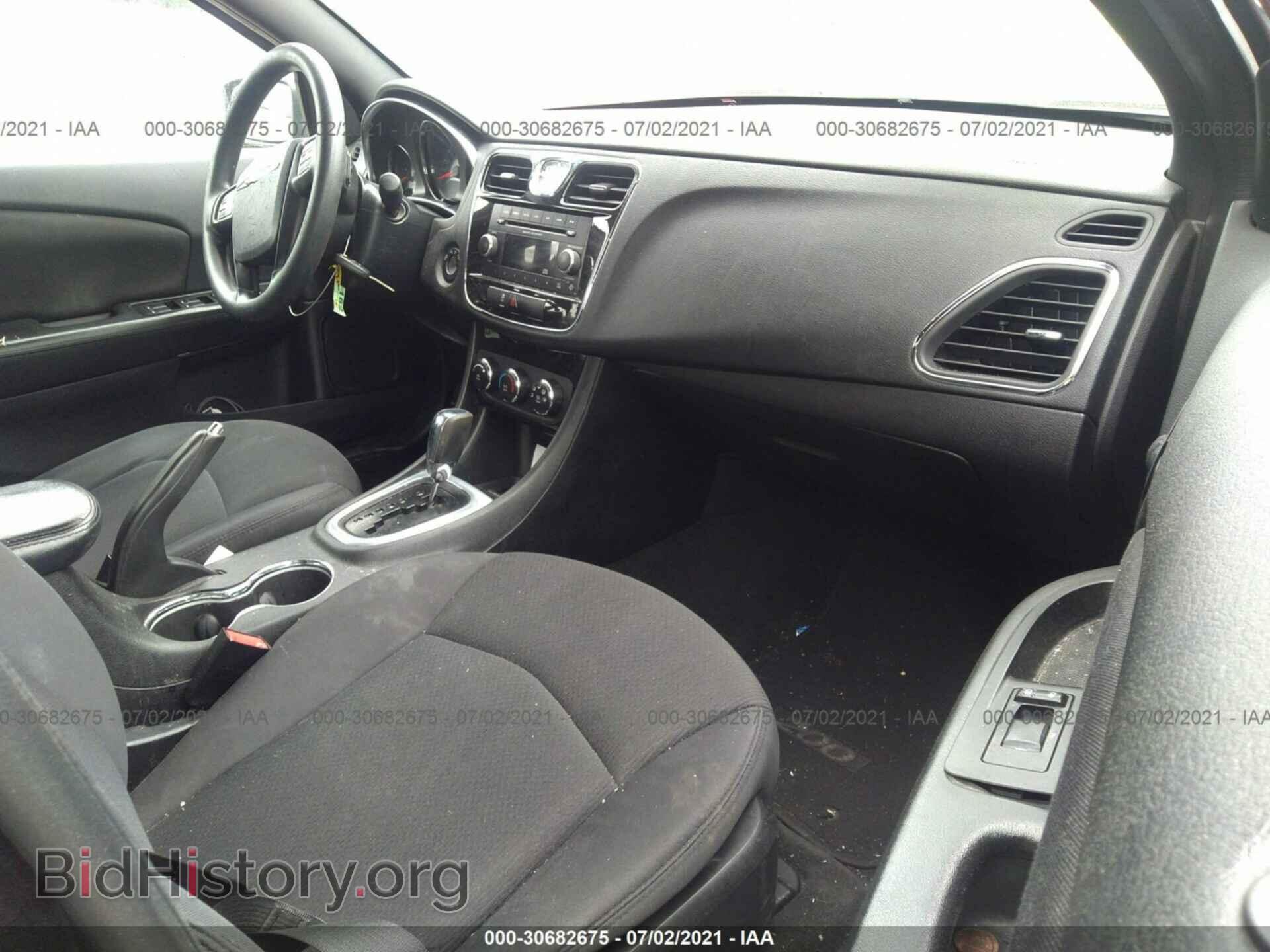 2013 CHRYSLER 200 - VIN: 1C3CCBAB3DN640555 - Фото 5