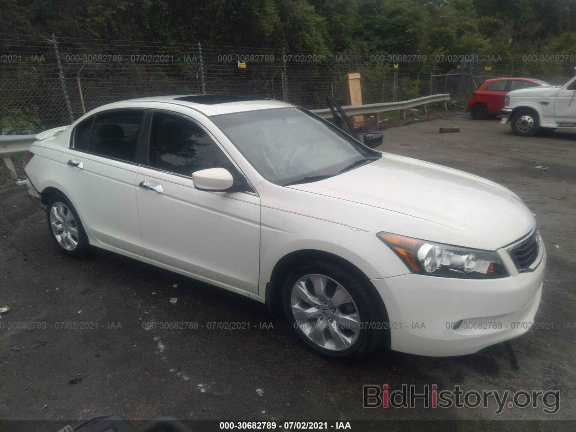 Photo 1HGCP3F87AA029015 - HONDA ACCORD SDN 2010