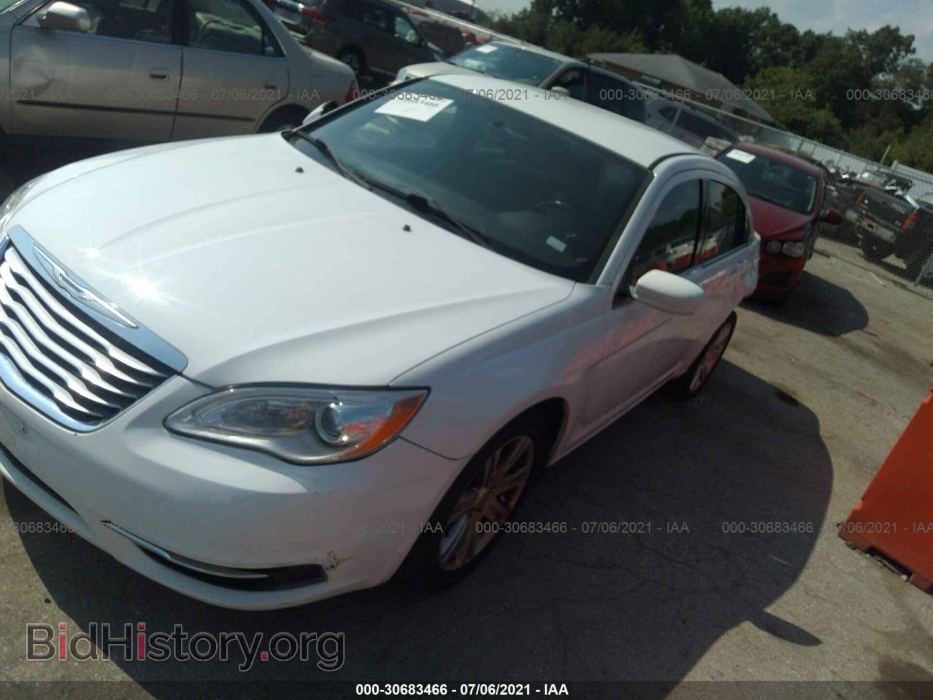 2013 CHRYSLER 200 - VIN: 1C3CCBBB6DN515645 - Photo 2