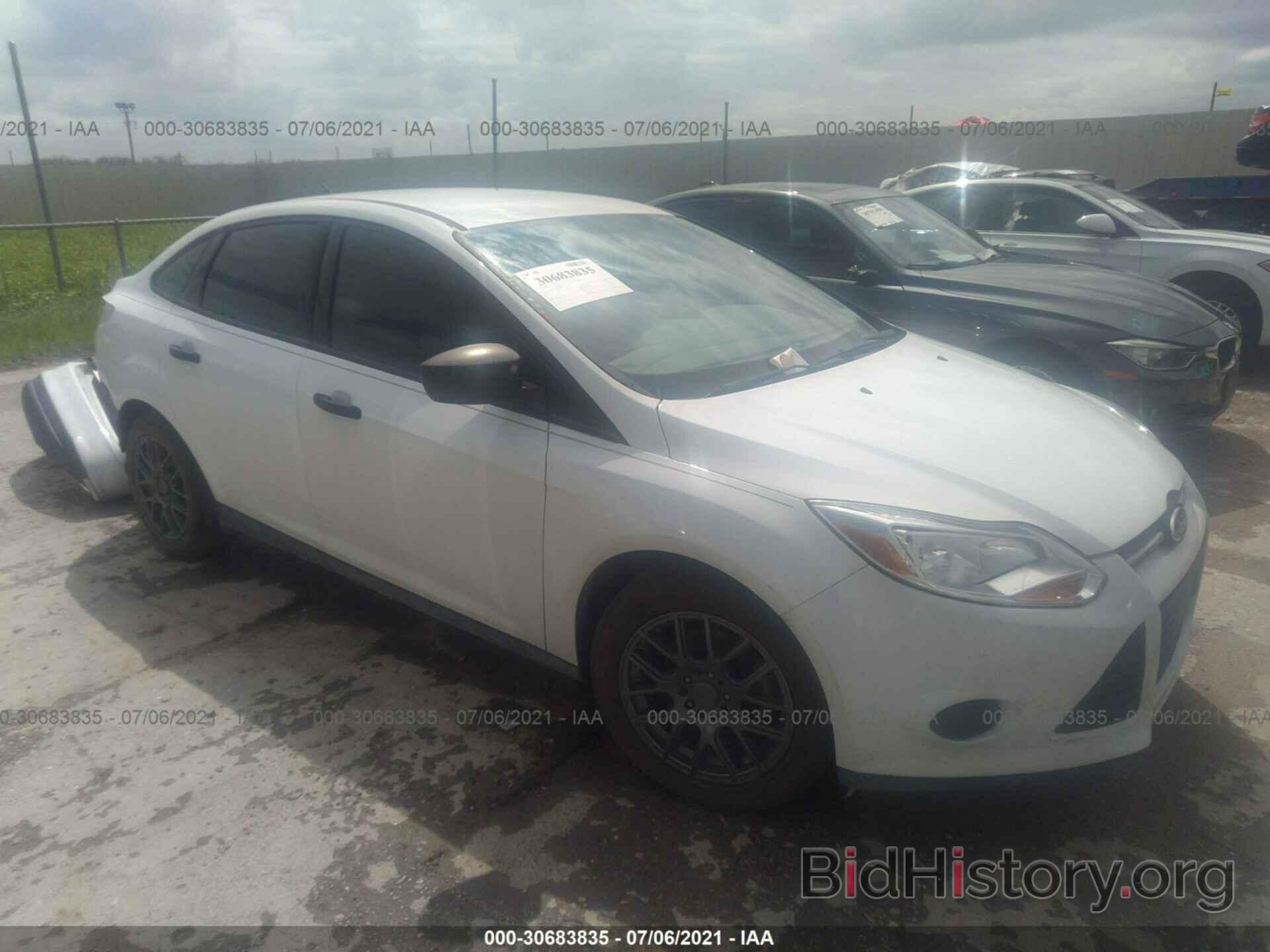 Photo 1FAHP3E28CL400357 - FORD FOCUS 2012