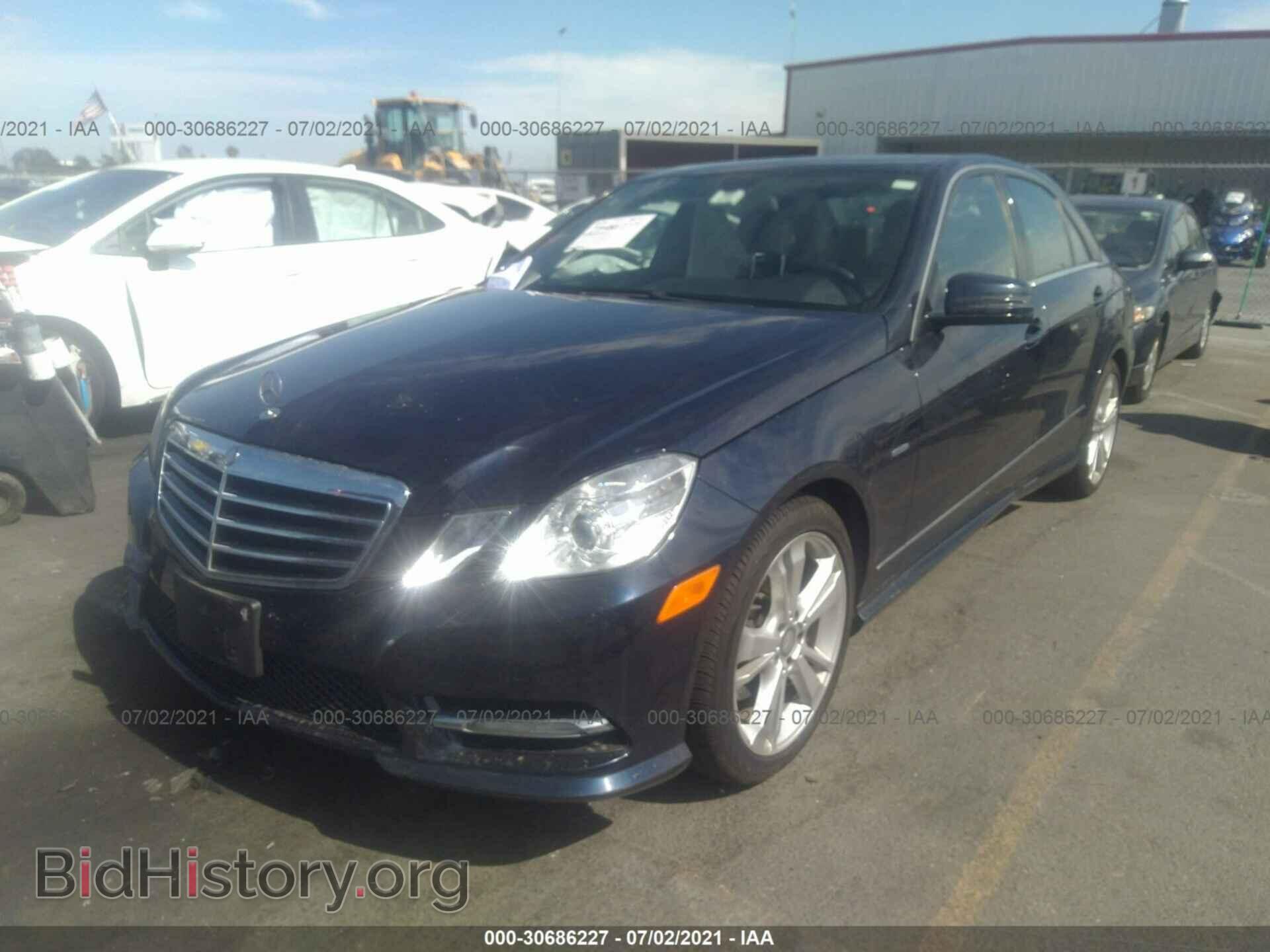 2012 MERCEDES-BENZ E-CLASS - VIN: WDDHF5KB6CA573812 - Фото 2