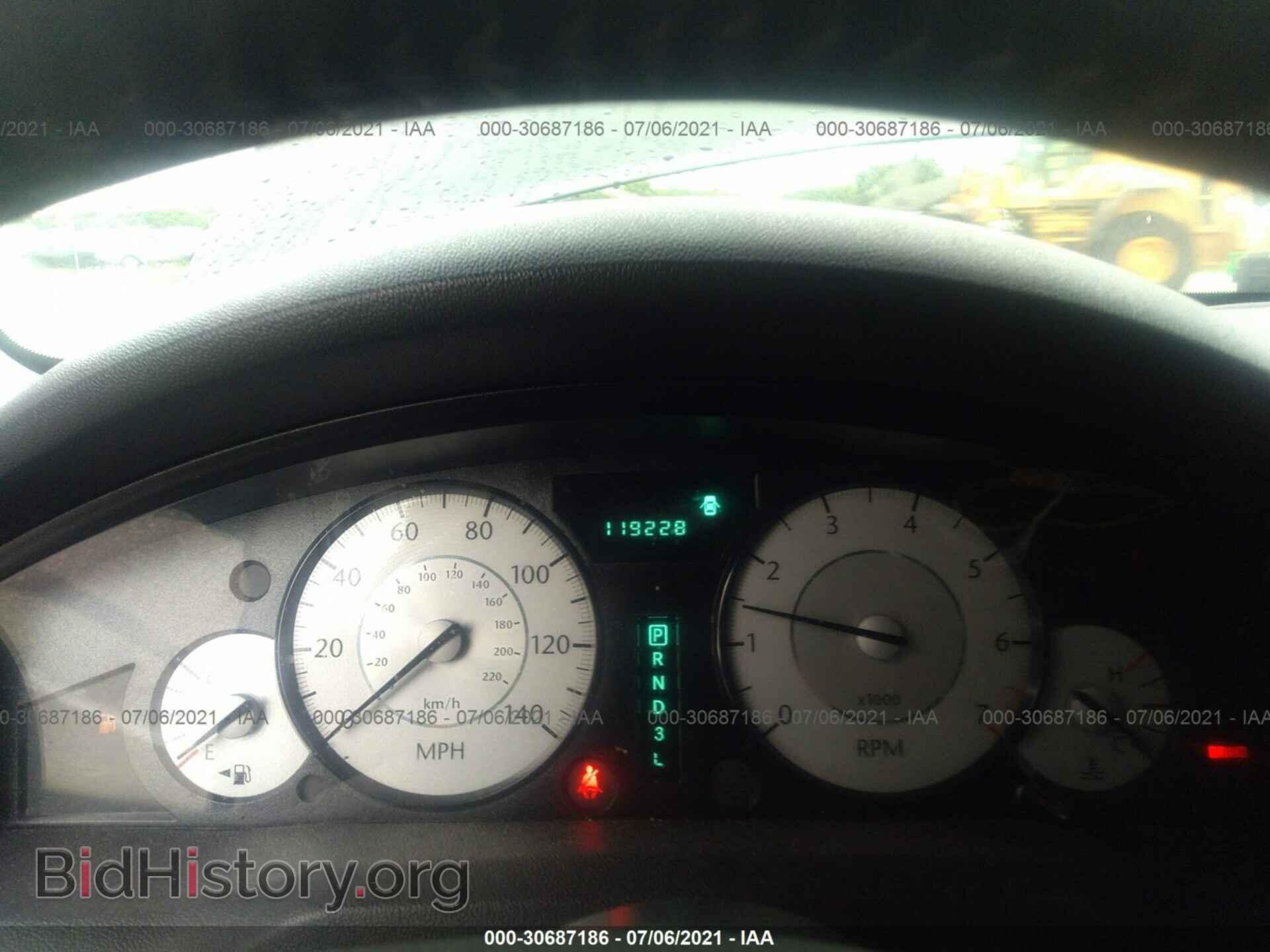 2010 CHRYSLER 300 - VIN: 2C3CA5CV2AH250050 - Фото 7