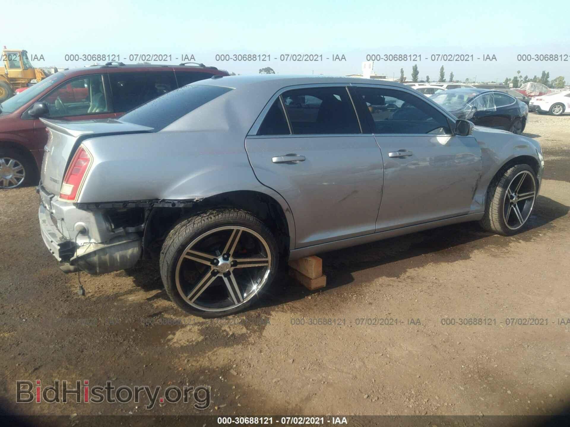 2011 CHRYSLER 300 - VIN: 2C3CA4CG4BH523812 - Фото 4