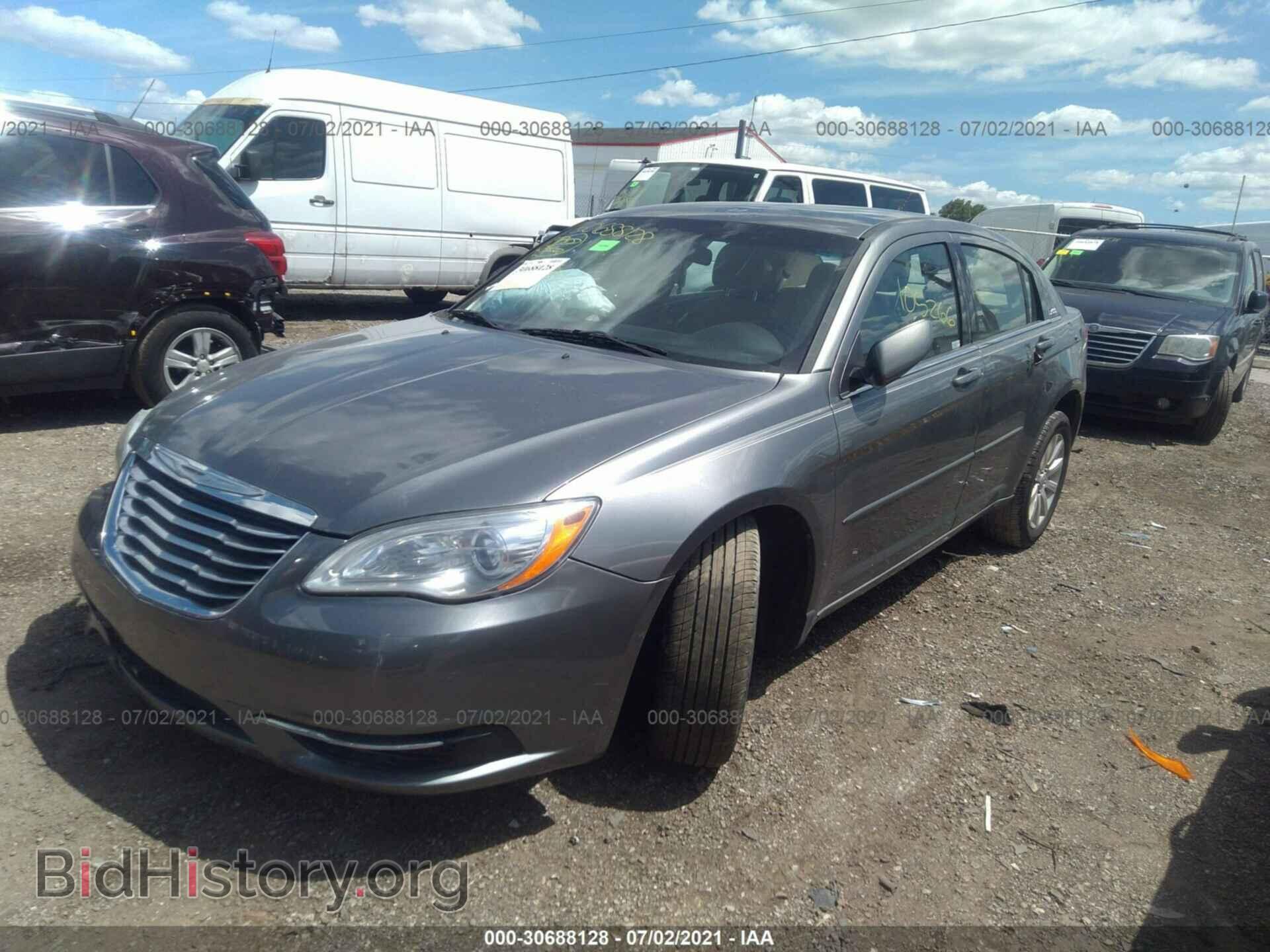 2012 CHRYSLER 200 - VIN: 1C3CCBAB3CN204738 - Фото 2