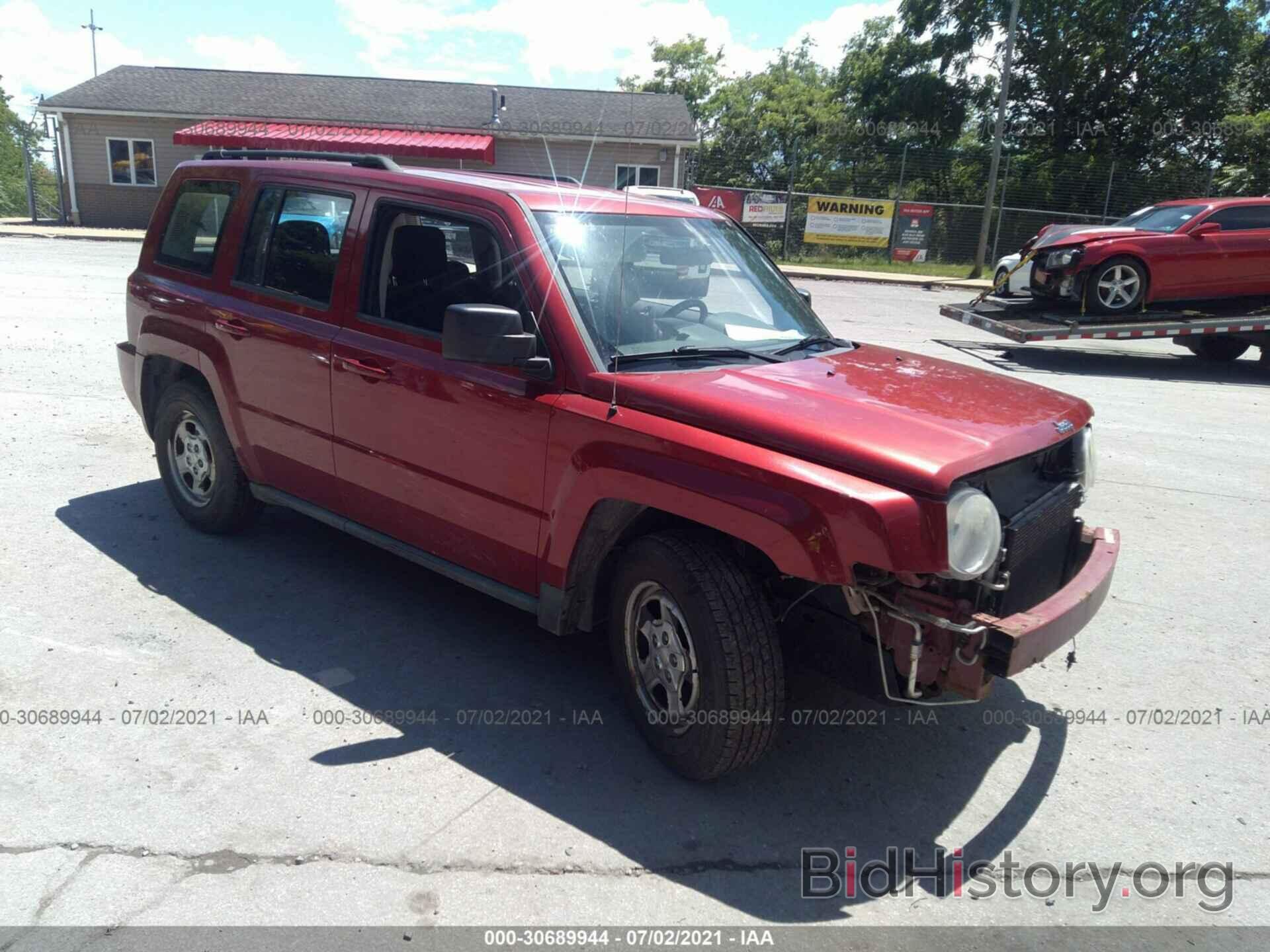 Photo 1J4NF2GB1AD601641 - JEEP PATRIOT 2010