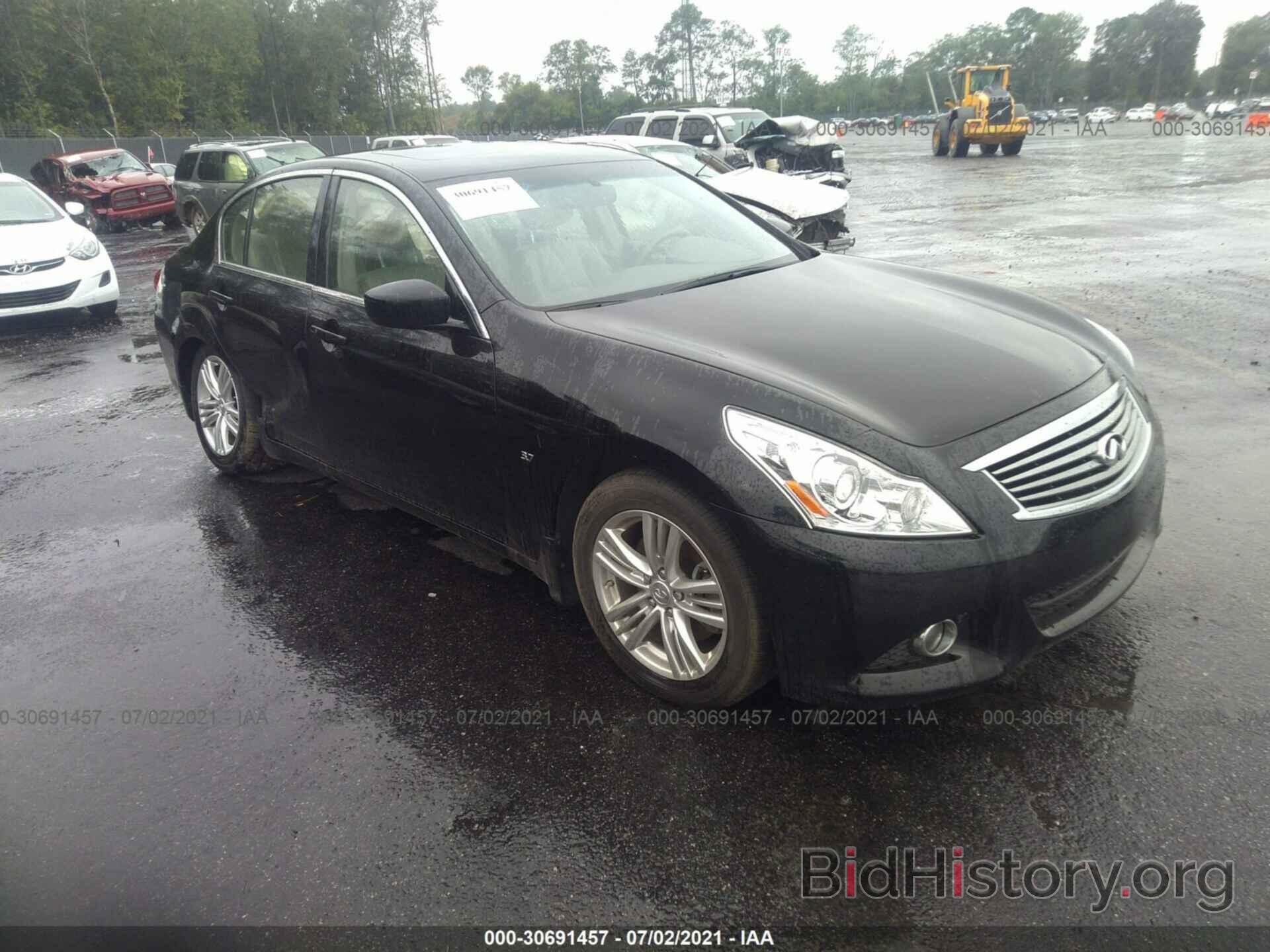 Photo JN1CV6AP9FM503611 - INFINITI Q40 2015