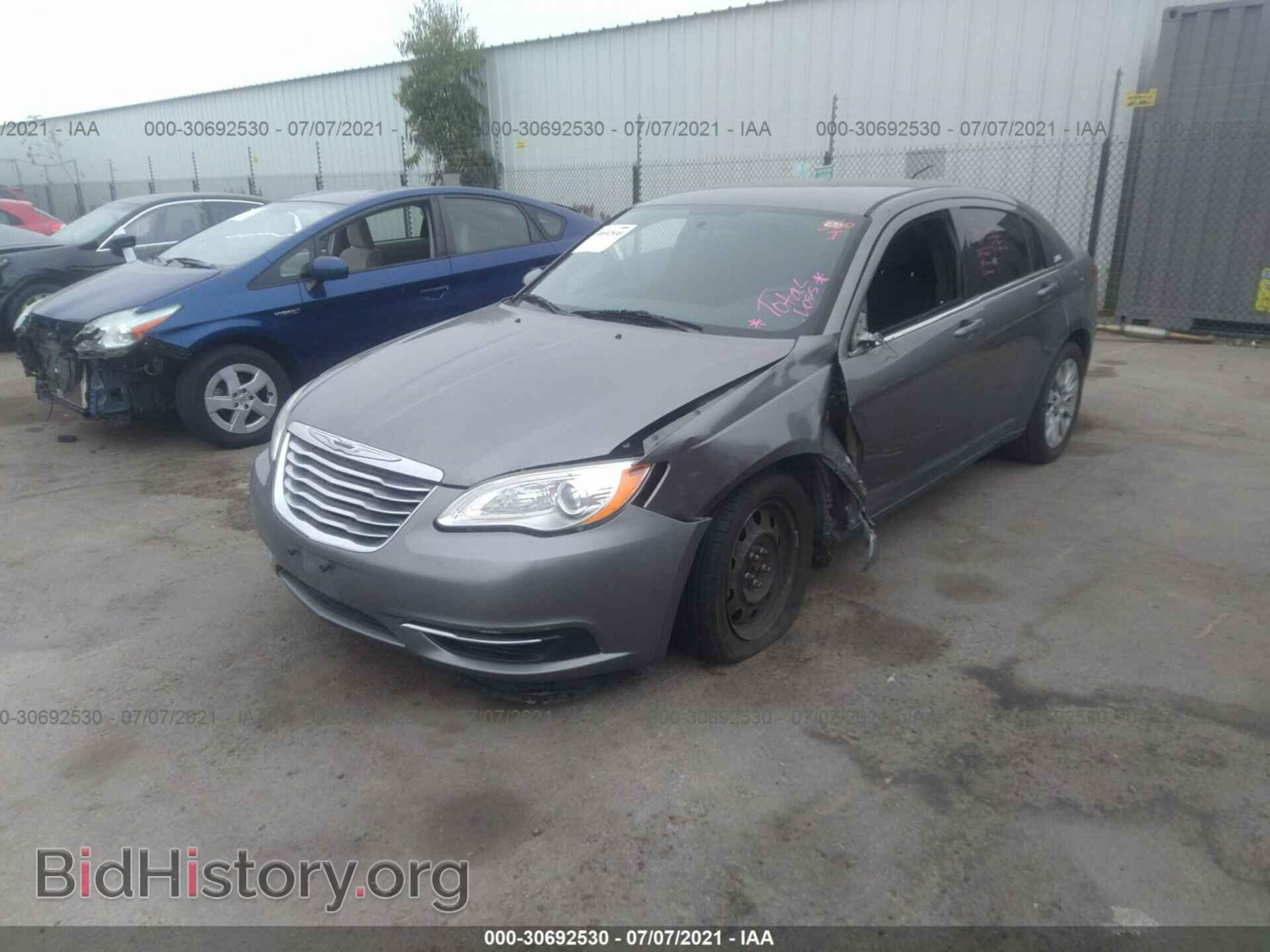 2013 CHRYSLER 200 - VIN: 1C3CCBAB1DN642062 - Фото 2