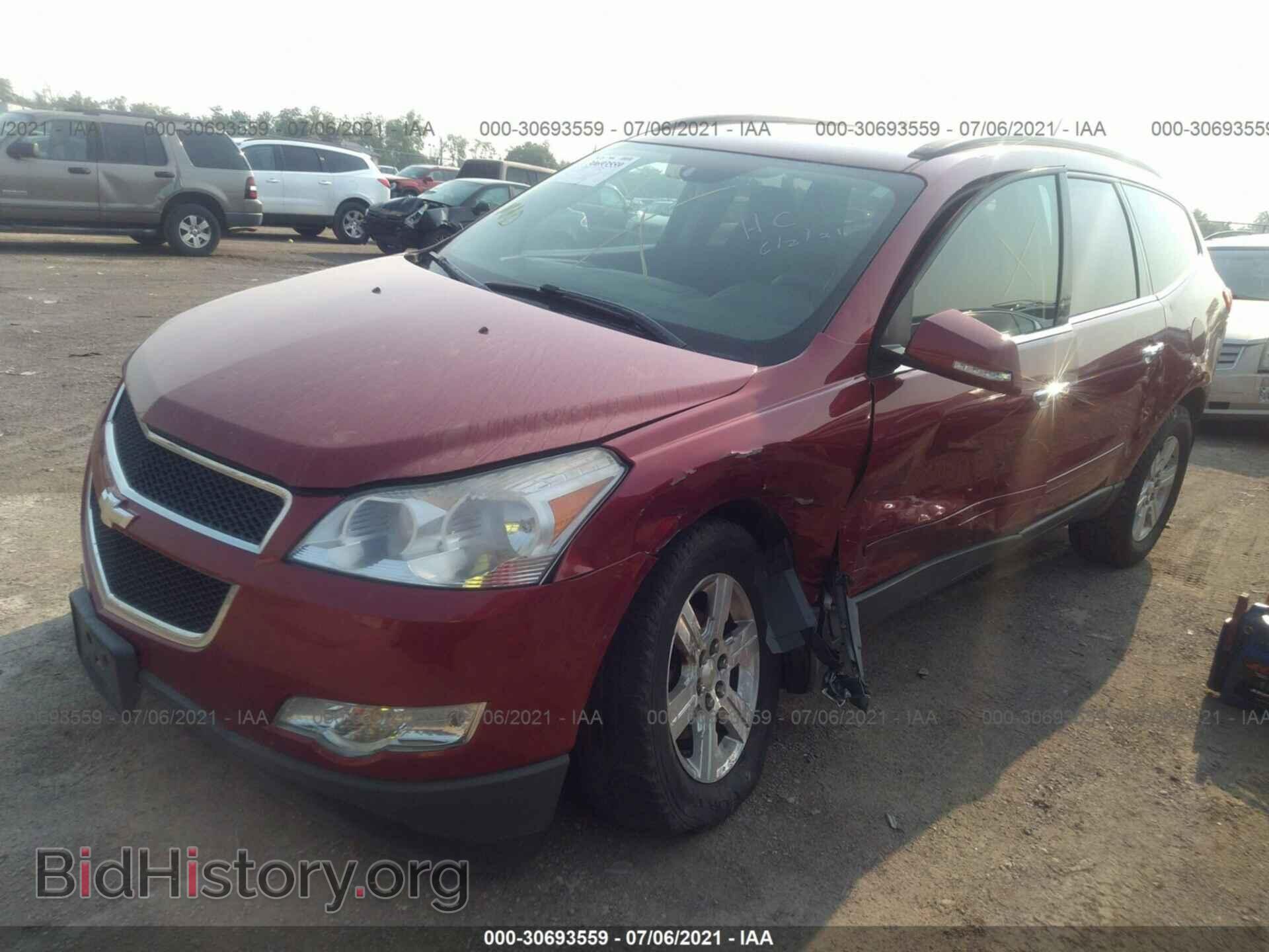 2012 CHEVROLET TRAVERSE - VIN: 1GNKRGED2CJ256388 - Фото 2