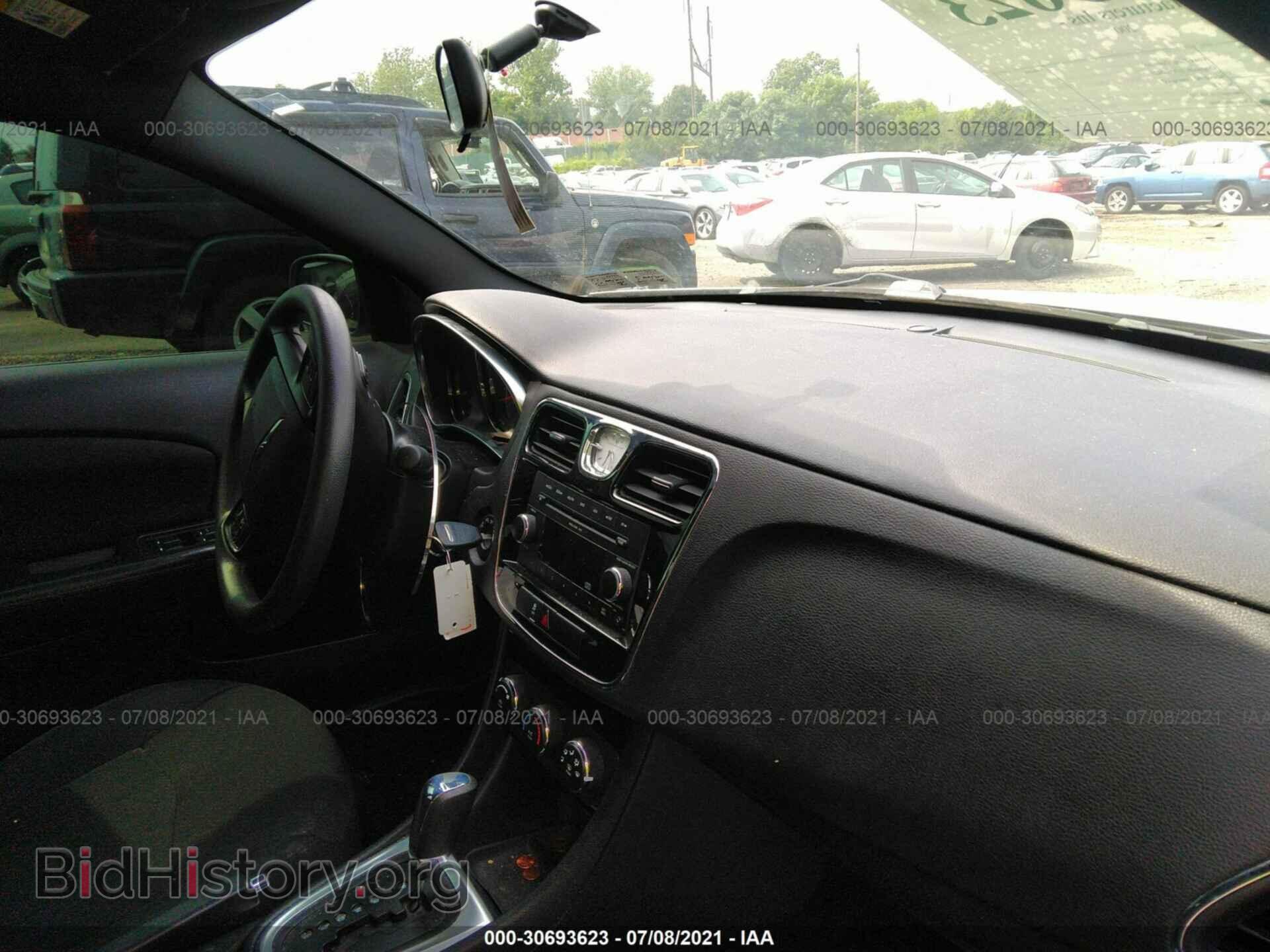 2011 CHRYSLER 200 - VIN: 1C3BC4FB0BN569120 - Photo 5