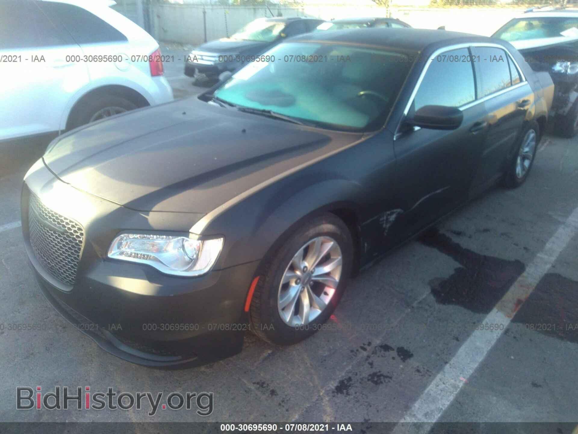 2015 CHRYSLER 300 - VIN: 2C3CCAAG0FH930995 - Фото 2