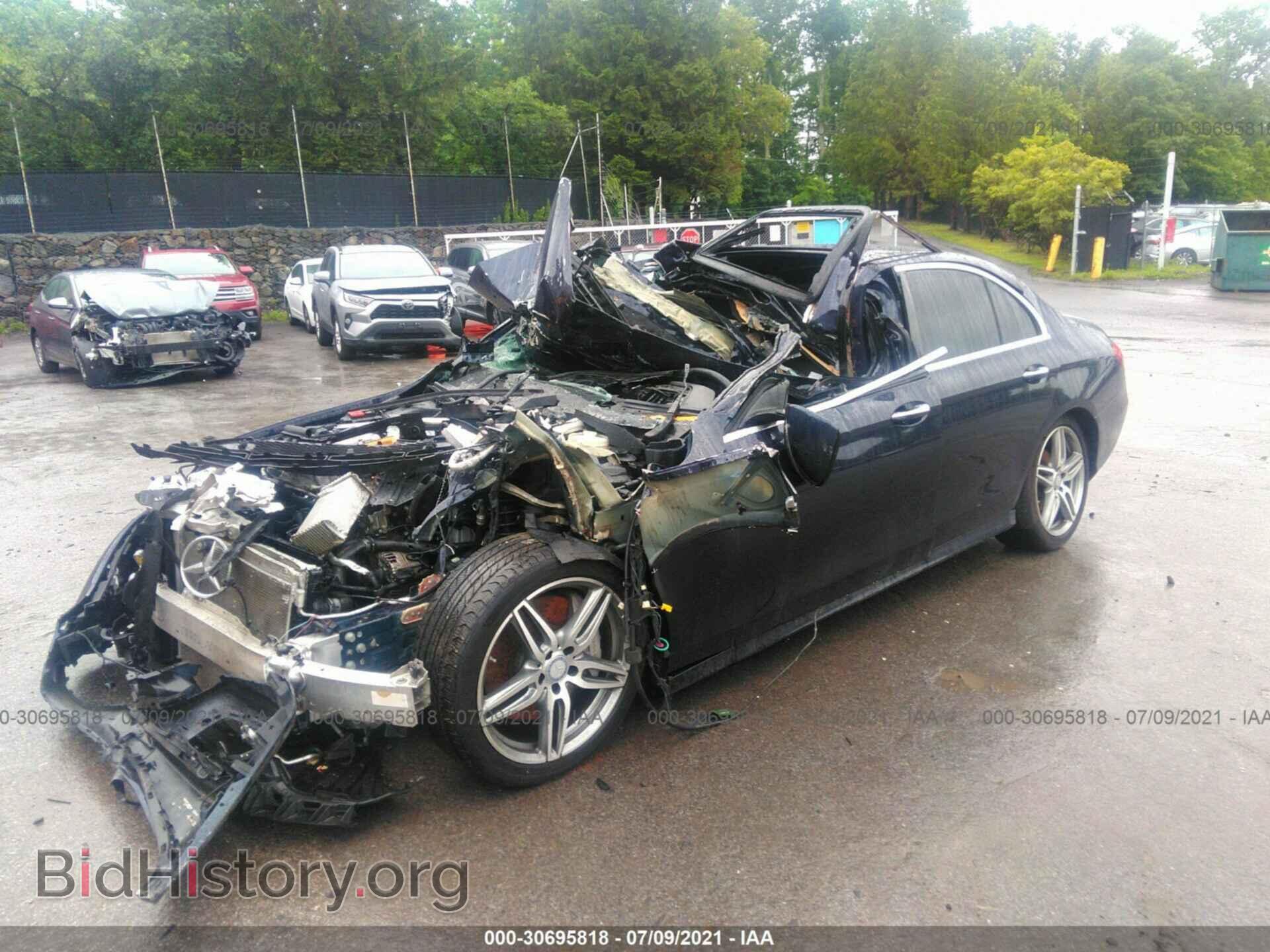 2017 MERCEDES-BENZ E-CLASS - VIN: WDDZF4KB8HA199211 - Фото 2