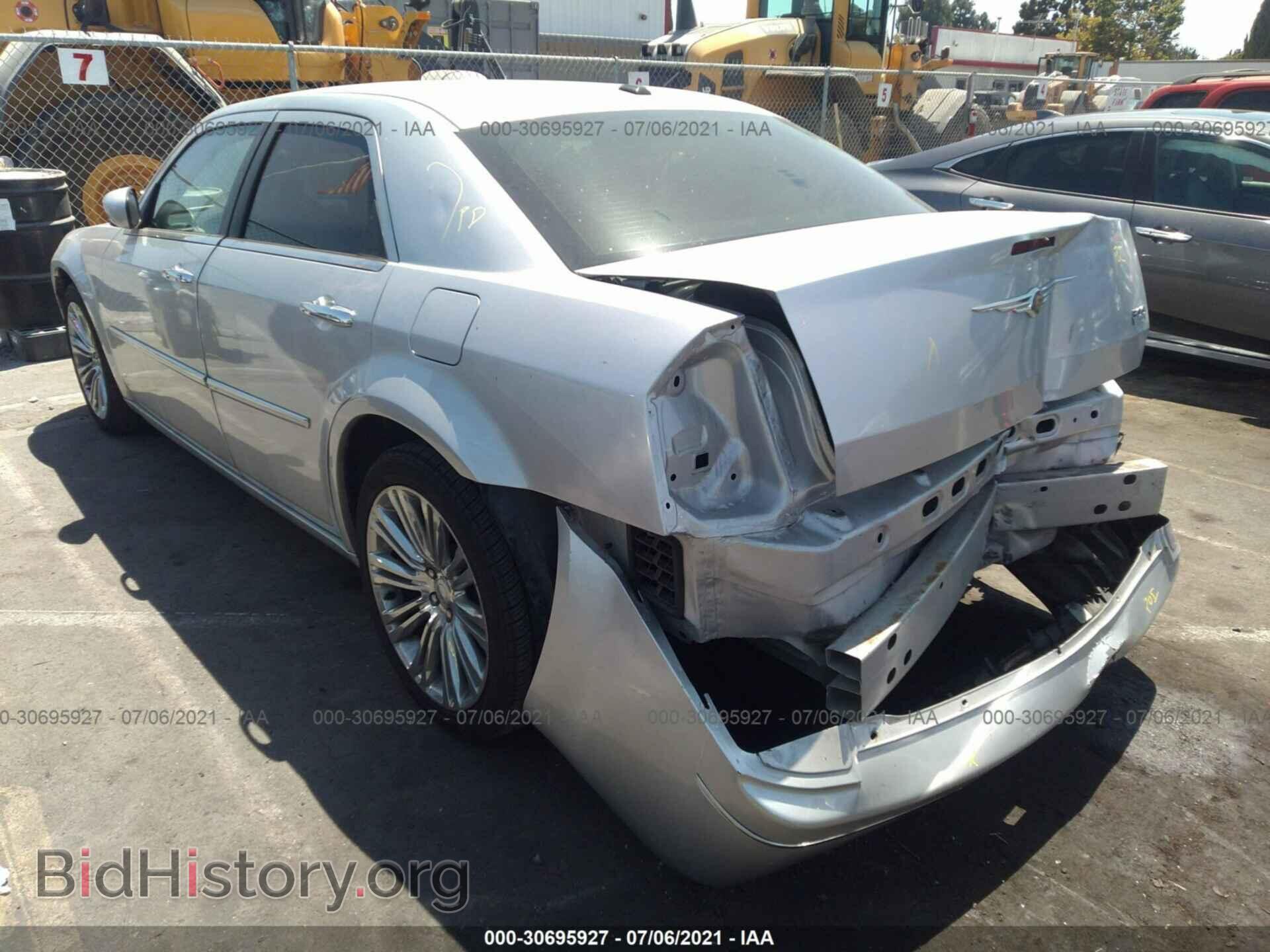 2010 CHRYSLER 300 - VIN: 2C3CA5CVXAH233061 - Фото 3