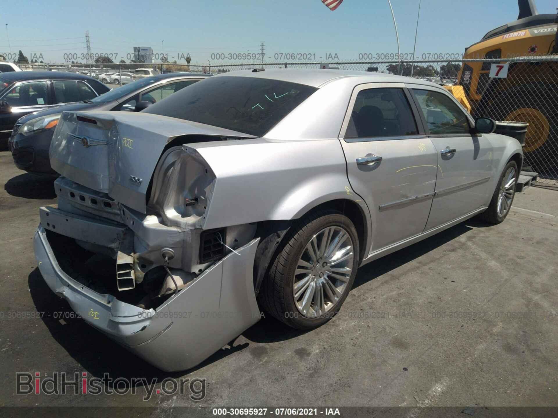 2010 CHRYSLER 300 - VIN: 2C3CA5CVXAH233061 - Фото 6