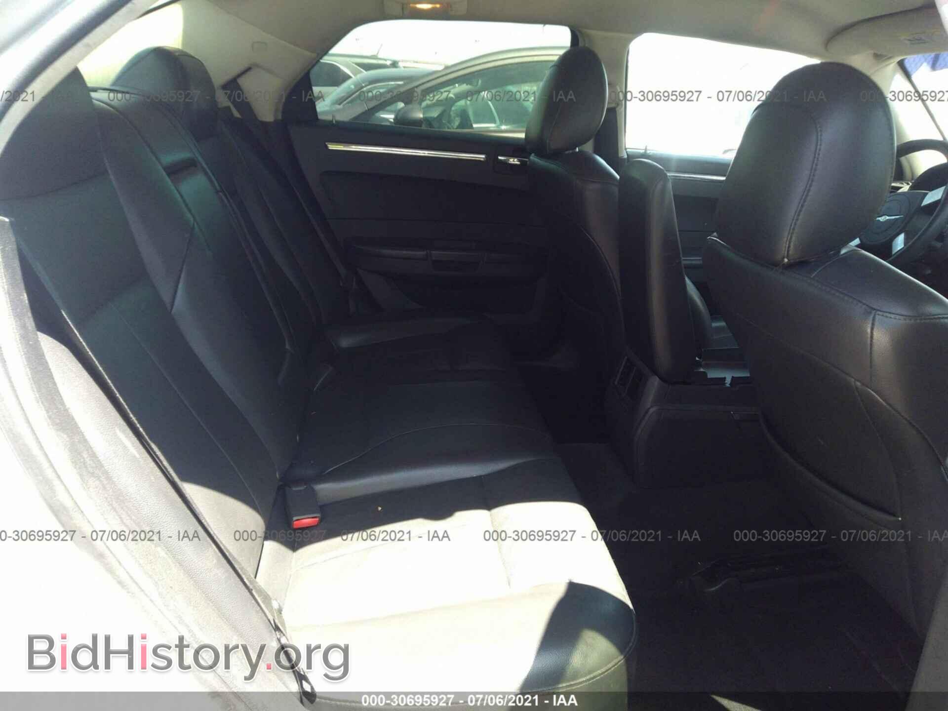 2010 CHRYSLER 300 - VIN: 2C3CA5CVXAH233061 - Фото 8