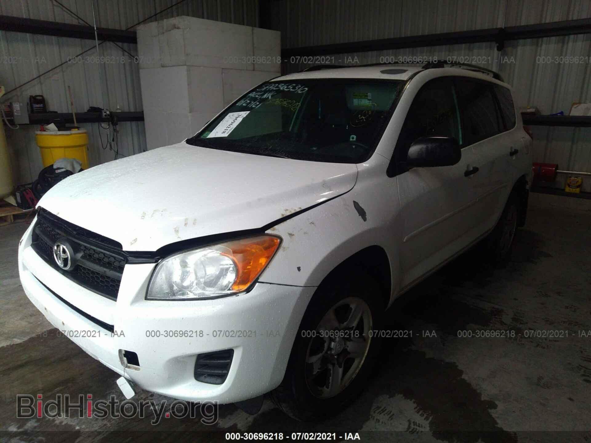2011 TOYOTA RAV4 - VIN: 2T3BF4DV6BW084151 - Фото 2