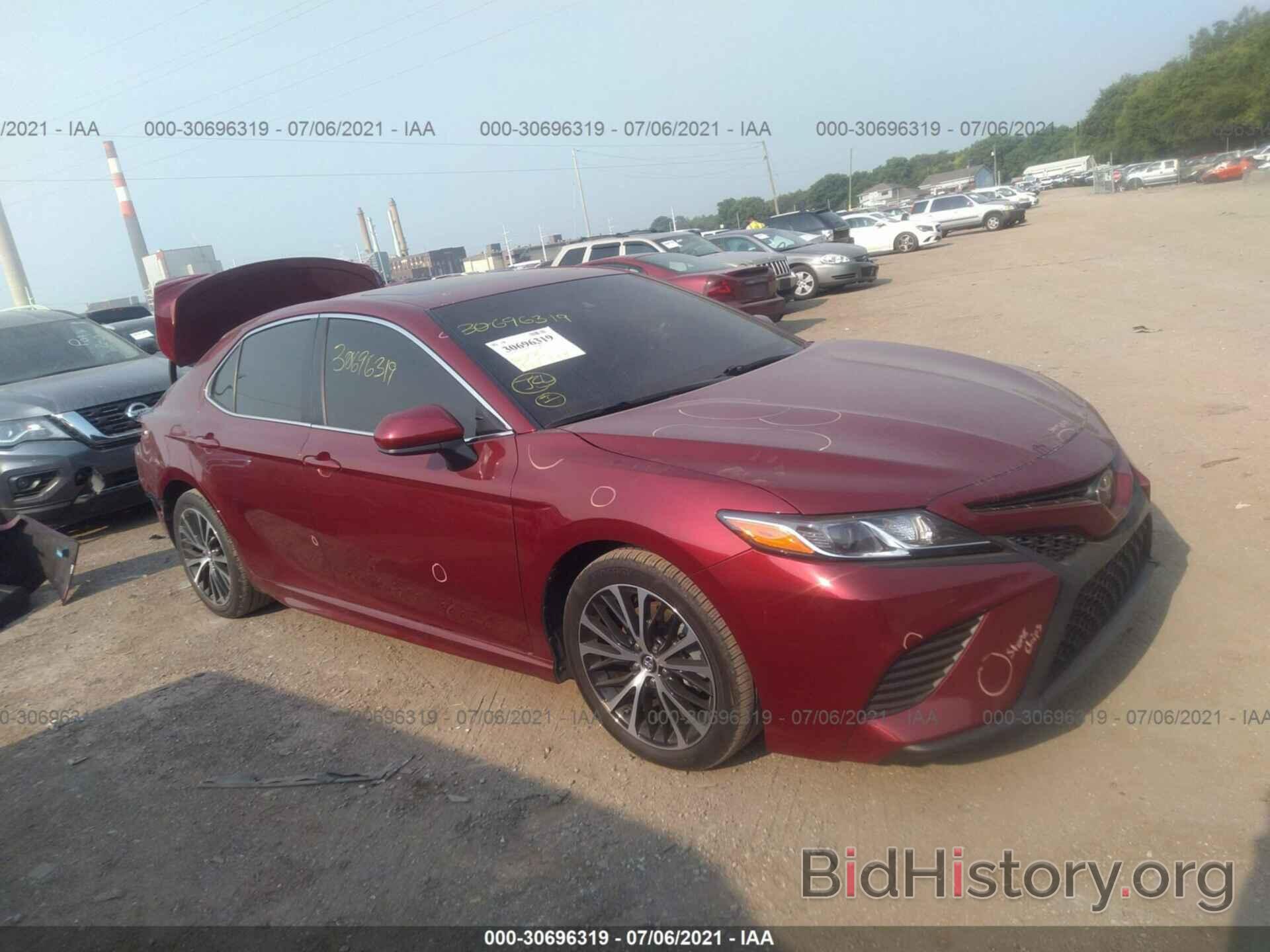 Photo 4T1B11HK7JU525161 - TOYOTA CAMRY 2018