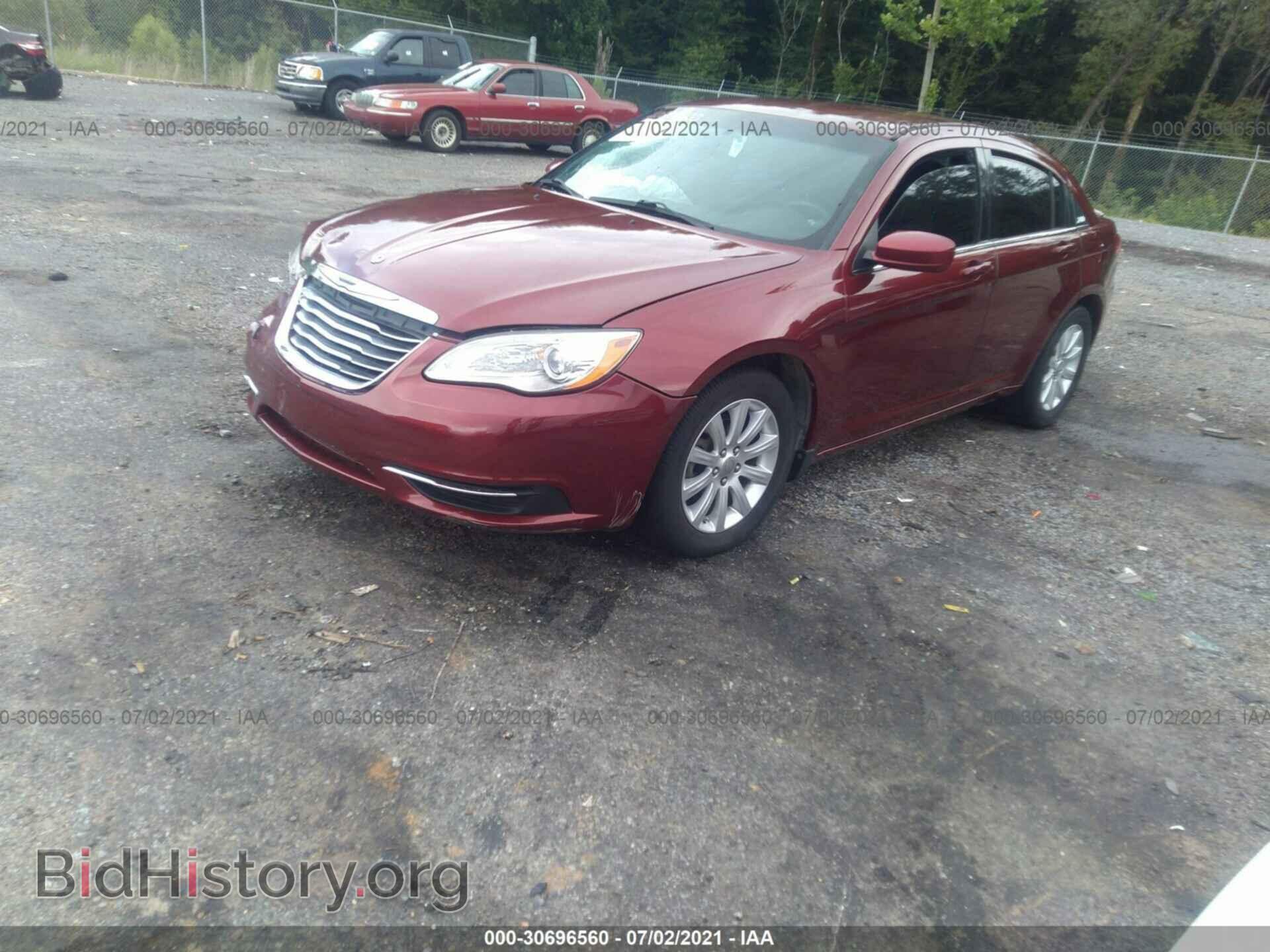 2013 CHRYSLER 200 - VIN: 1C3CCBBG1DN573271 - Фото 2