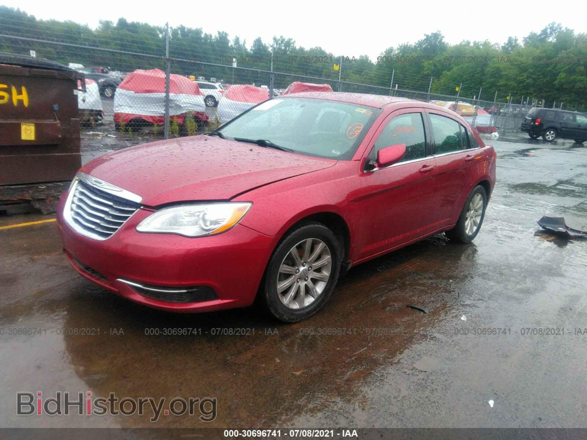 2013 CHRYSLER 200 - VIN: 1C3CCBBG3DN569075 - Фото 2