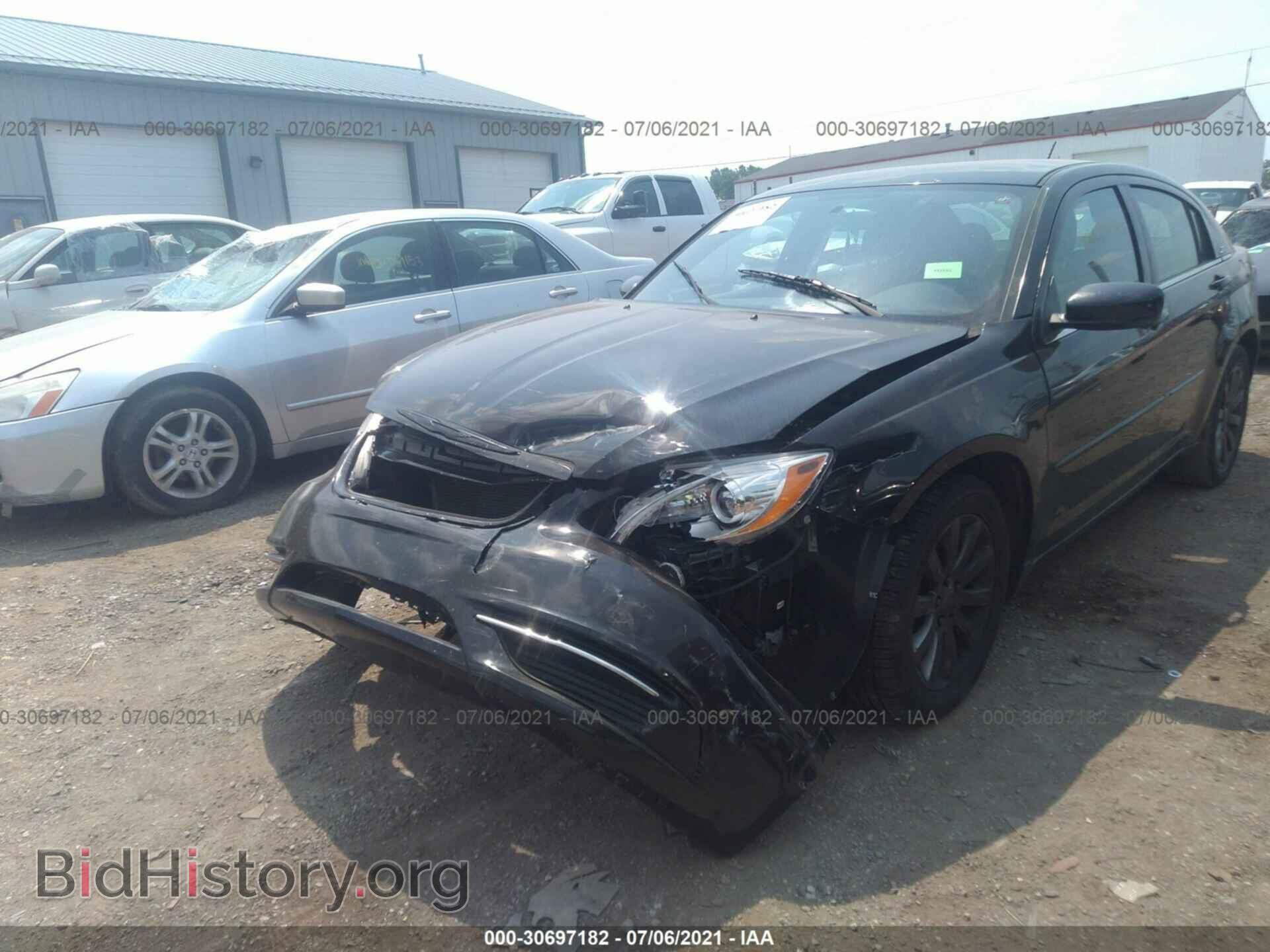 2013 CHRYSLER 200 - VIN: 1C3CCBBB3DN624693 - Photo 2
