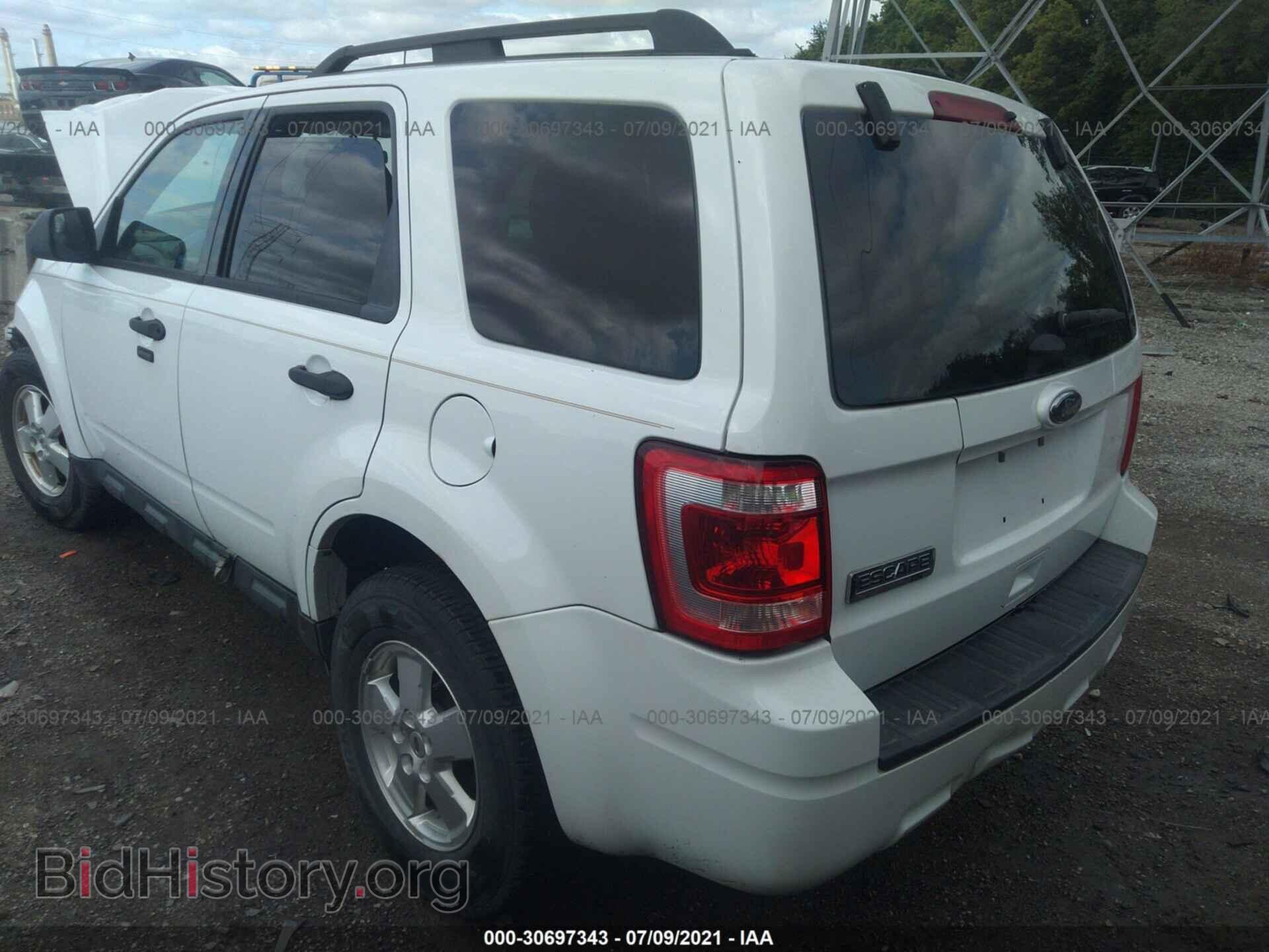 2011 FORD ESCAPE - VIN: 1FMCU0D76BKC13076 - Фото 3