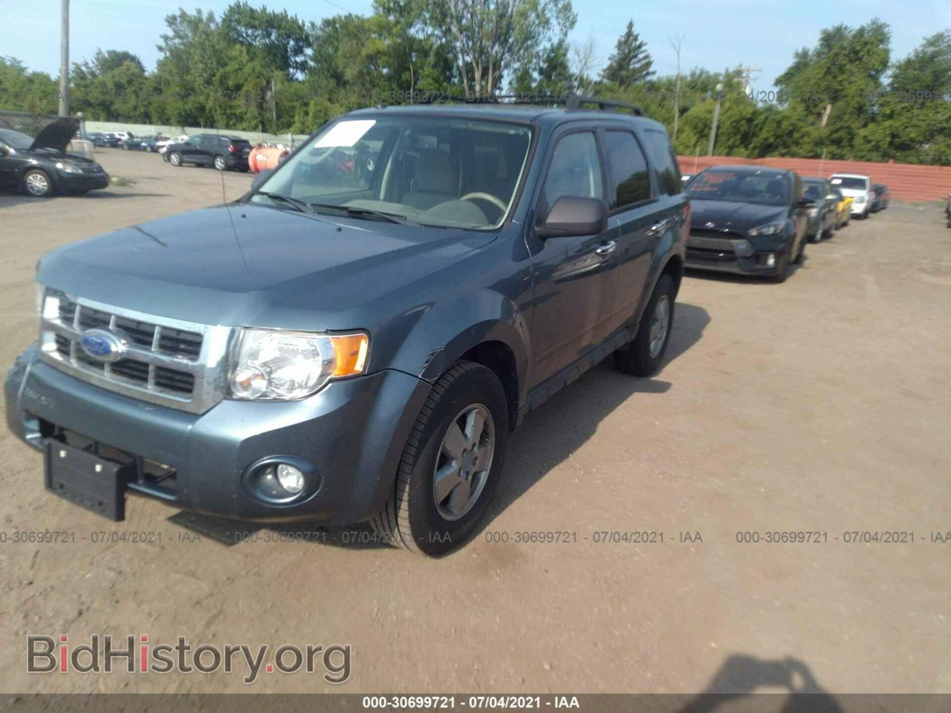 2011 FORD ESCAPE - VIN: 1FMCU0D70BKC29175 - Photo 2